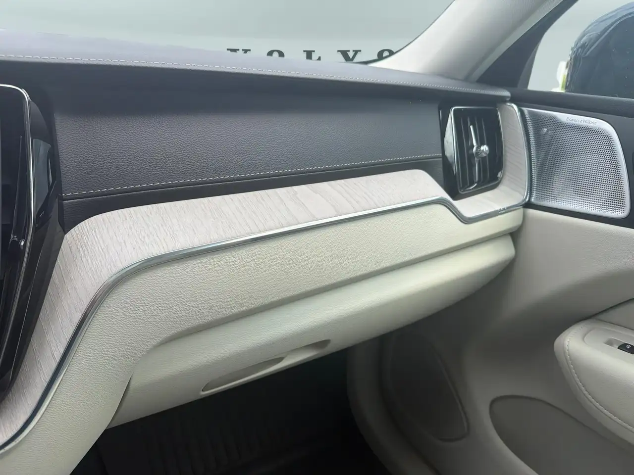 Volvo XC60 снимка Volvo XC60