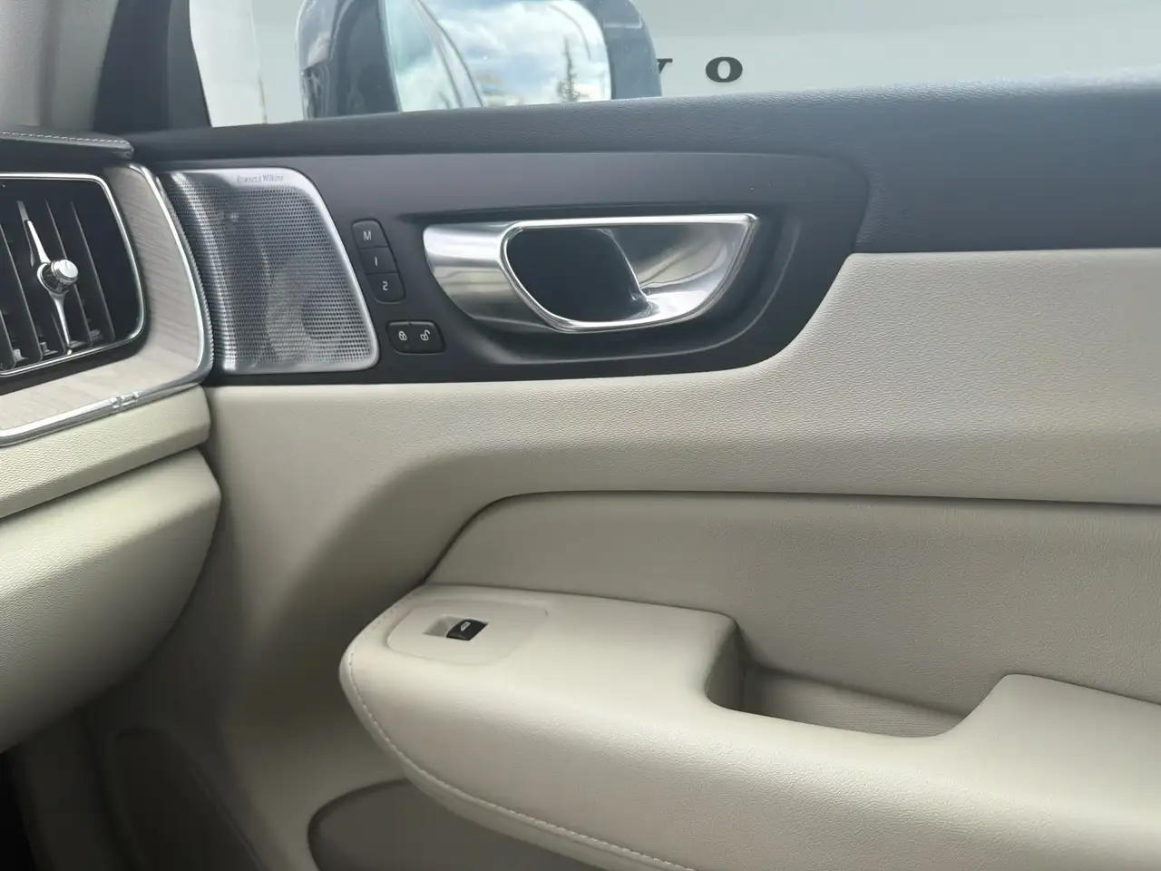 Volvo XC60 снимка Volvo XC60