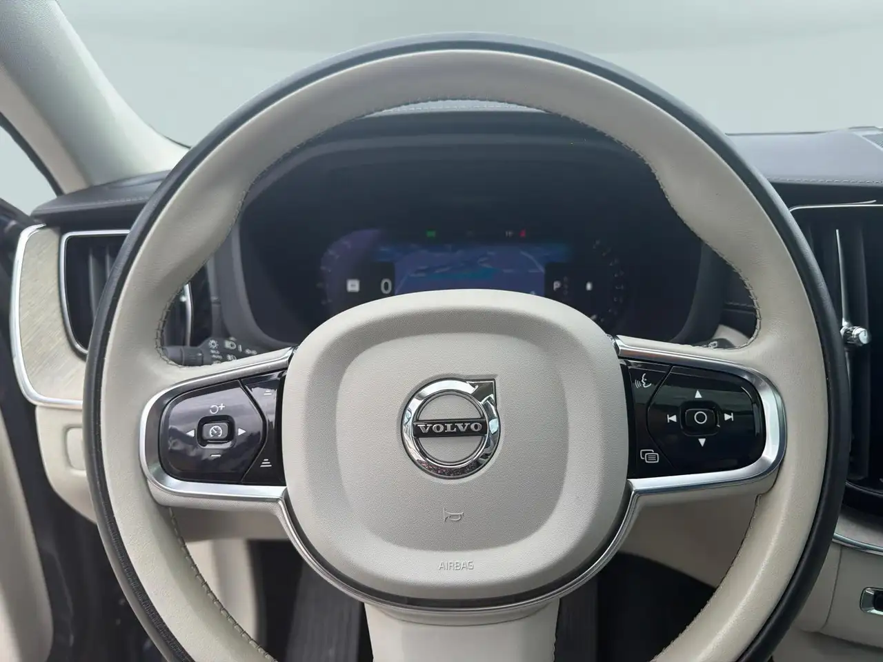 Volvo XC60 снимка Volvo XC60