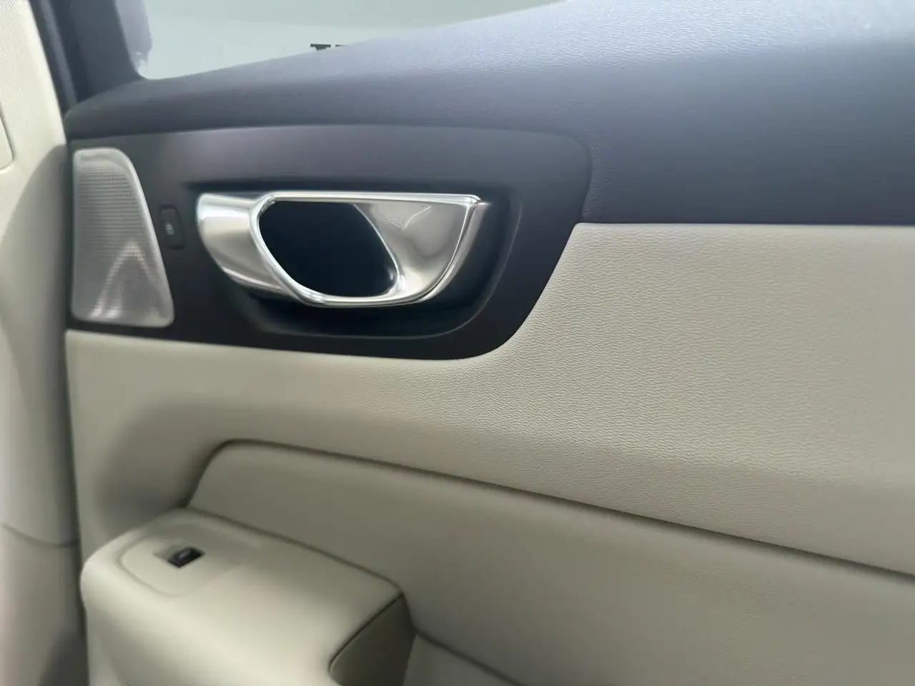 Volvo XC60 снимка Volvo XC60