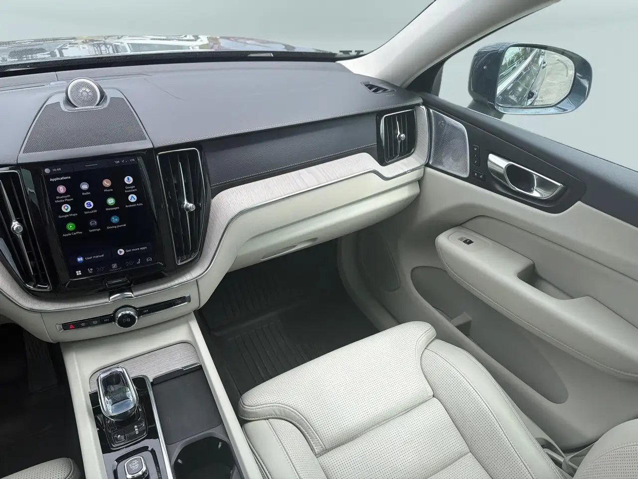 Volvo XC60 снимка Volvo XC60