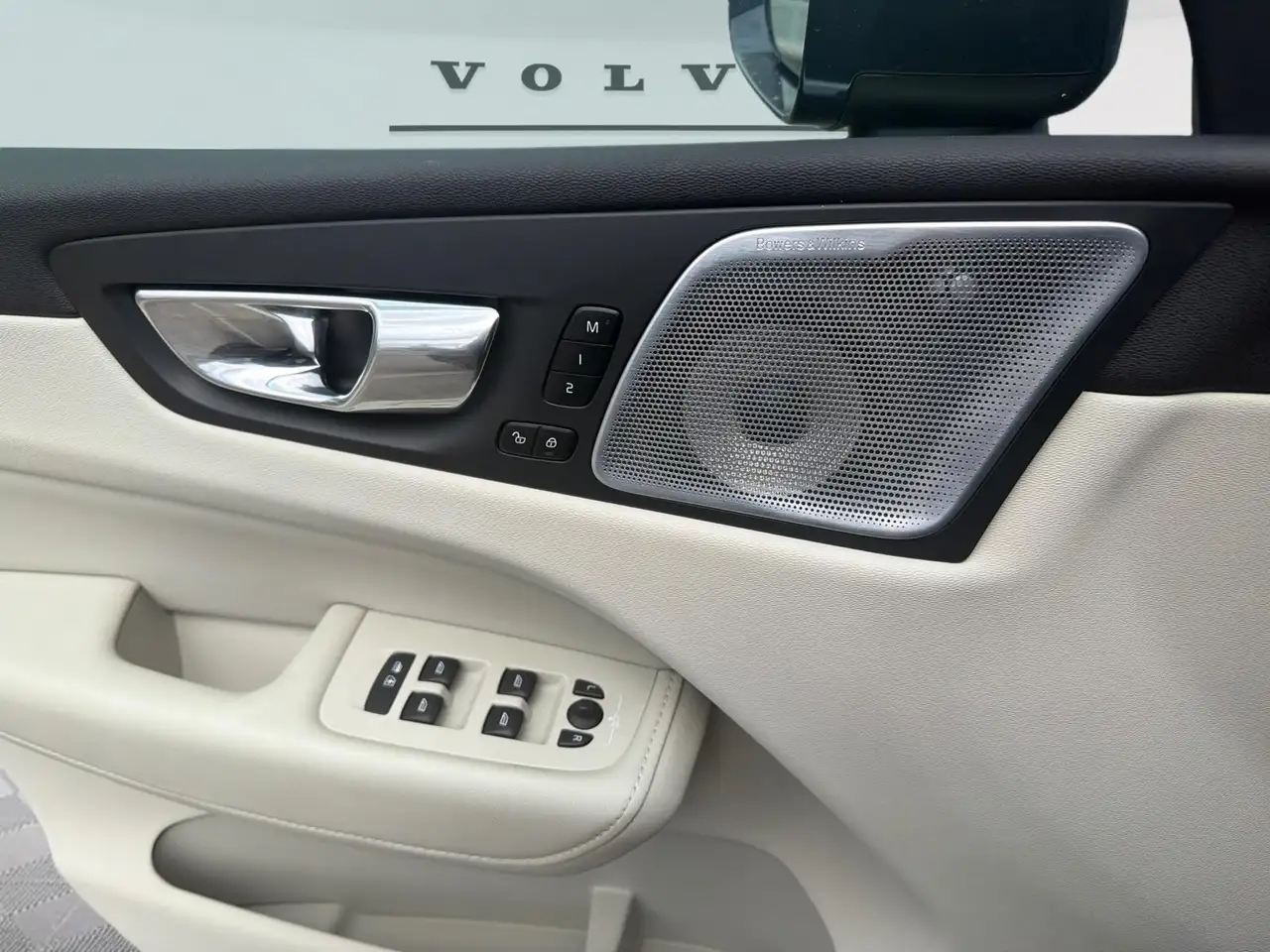 Volvo XC60 снимка Volvo XC60