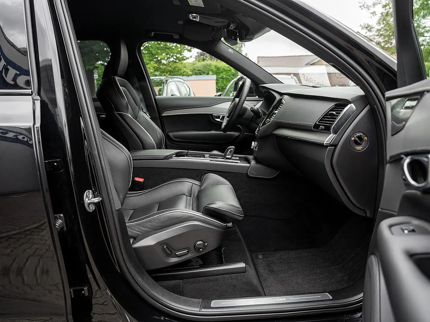 Volvo XC90 T8 R Design Edition Recharge AWD Чорний - 2
