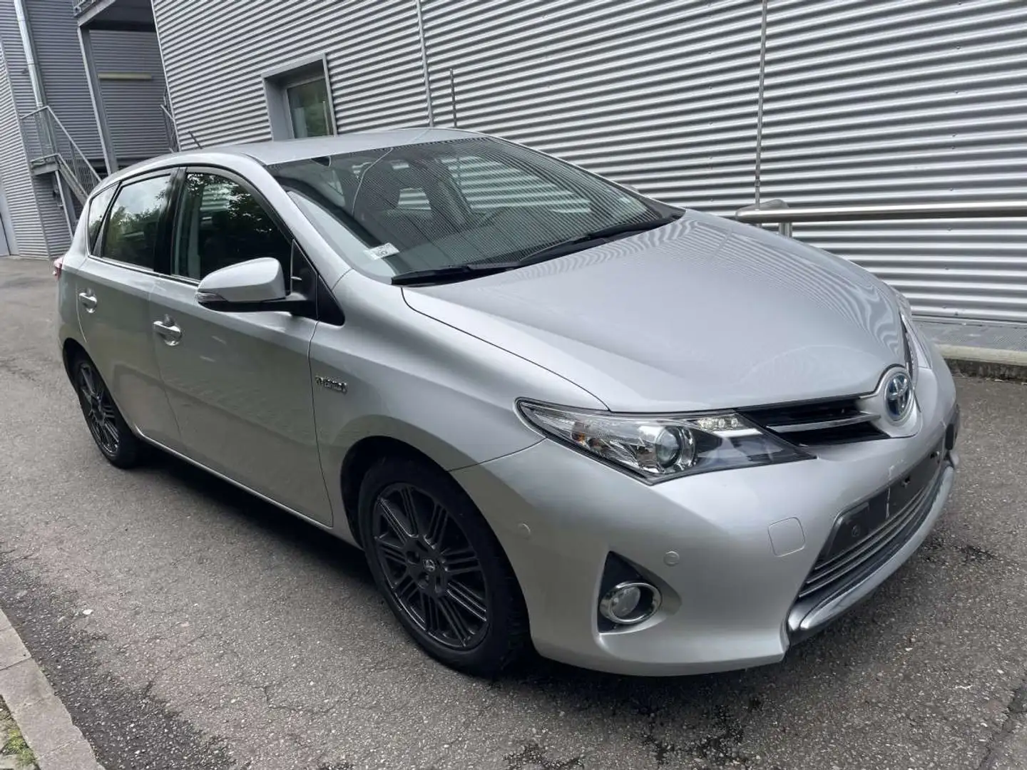 Toyota Auris 1.8 Hybrid Essence/Electrique 99 Gris - 1