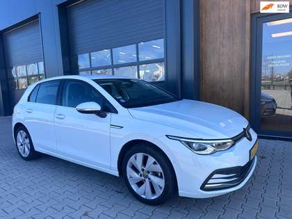 Volkswagen Golf 1.5 eTSI Style automaat / head up / camera