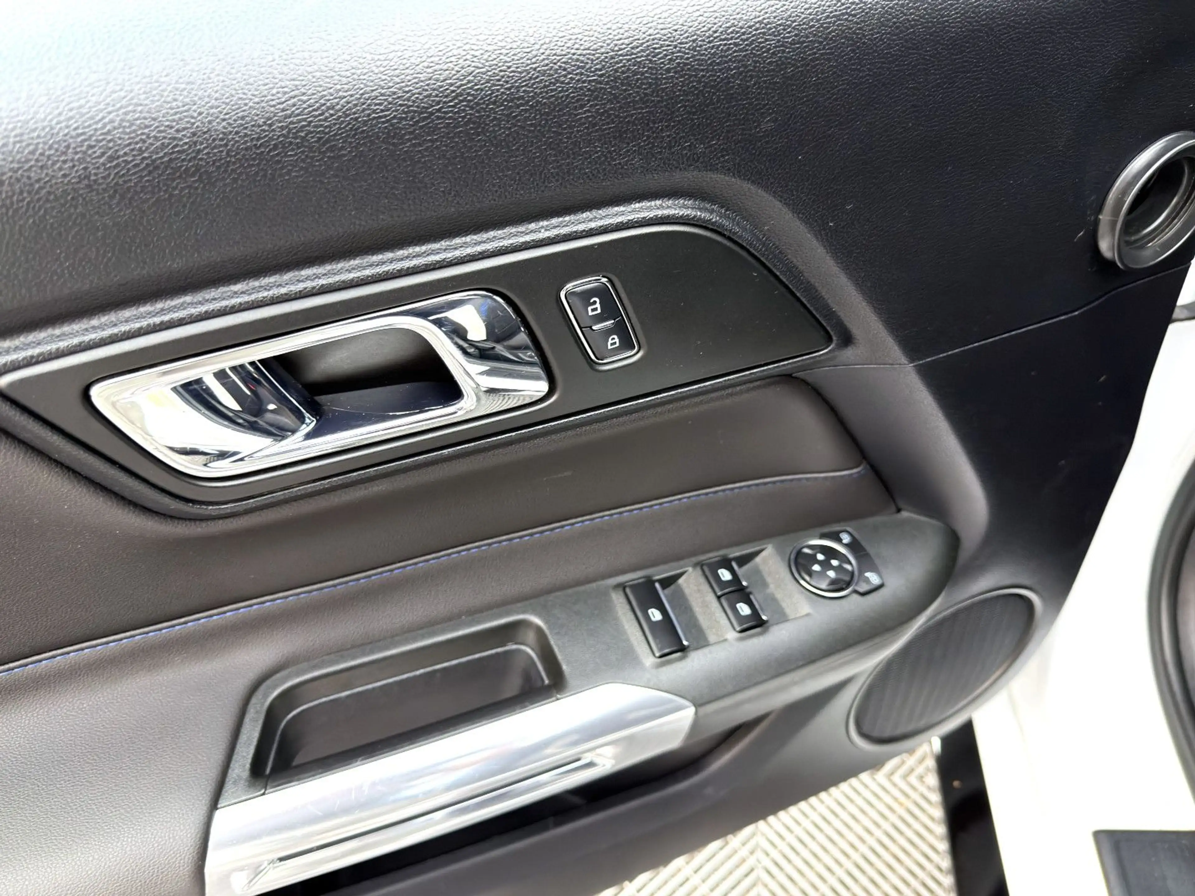 Ford Mustang Cabrio Automatik *Shelby Umbau* — photo 11