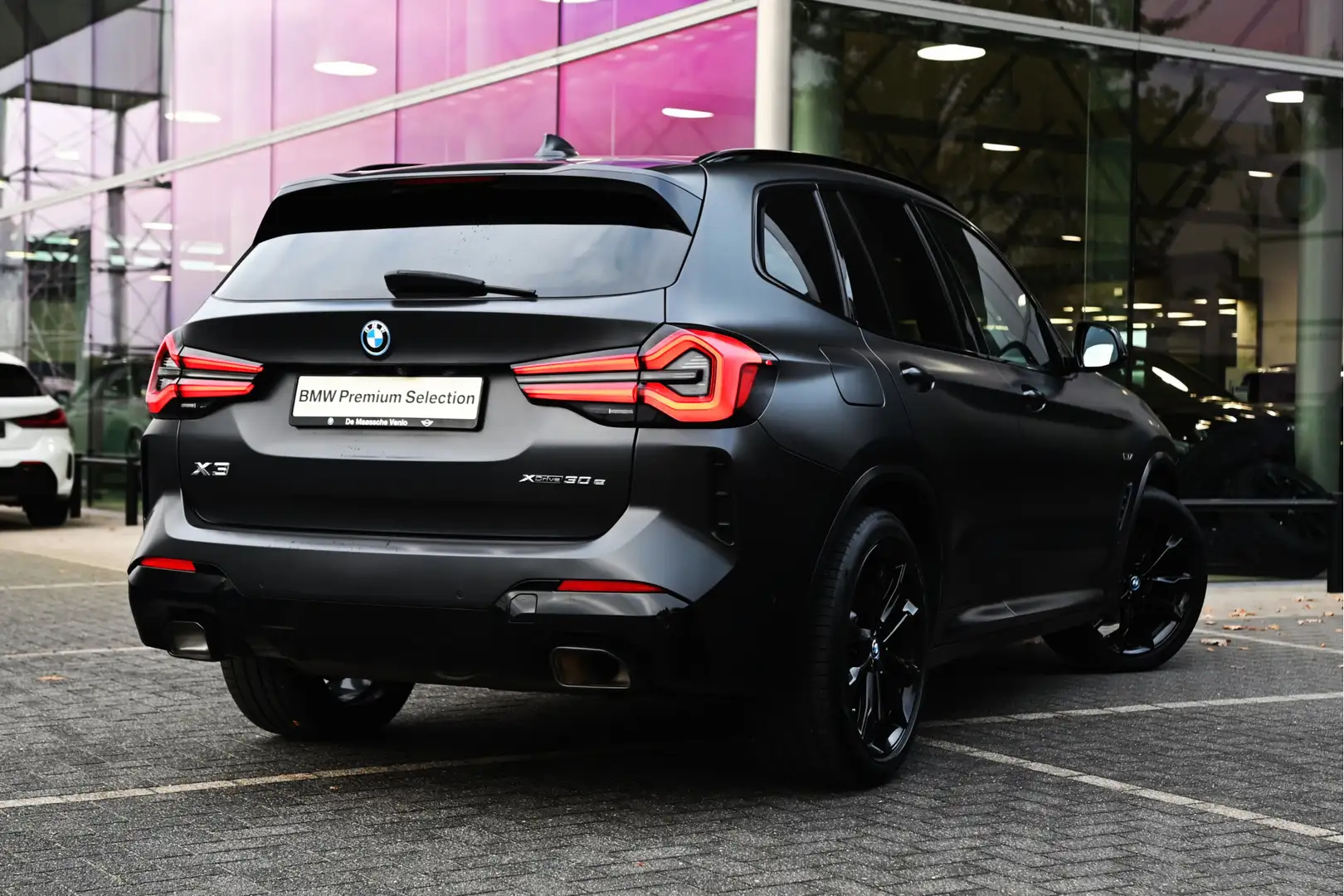 BMW X3 30e xDrive M Sport Automaat / Panoramadak / Trekha Grijs - 2