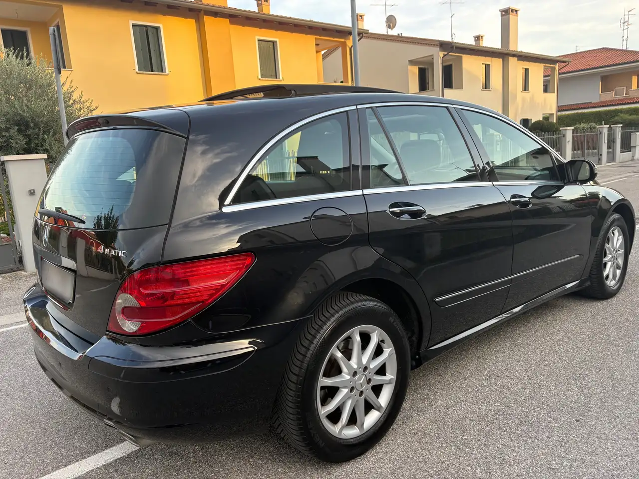 Mercedes-Benz R 320