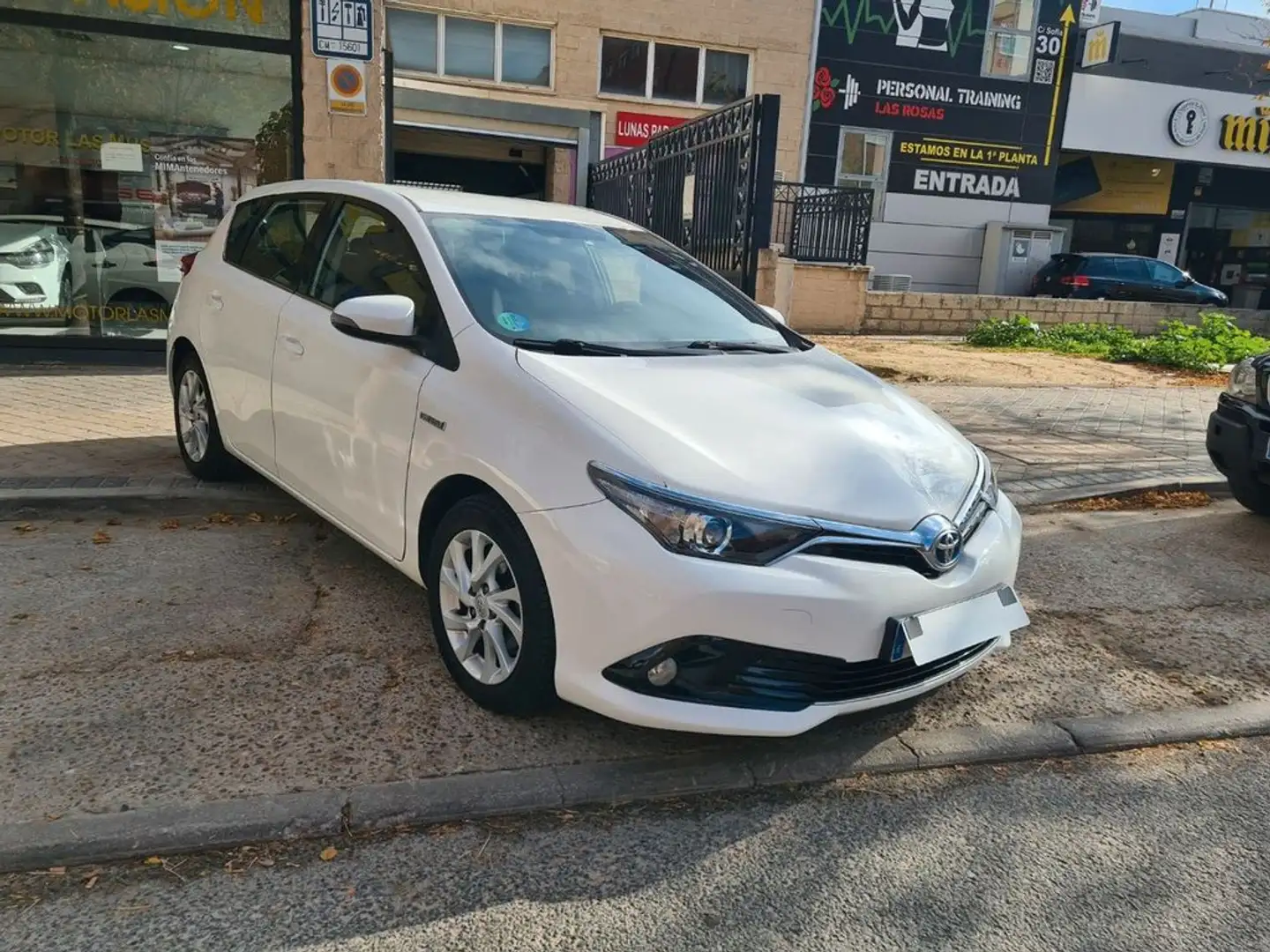 Toyota Auris hybrid 140H Active Blanco - 1