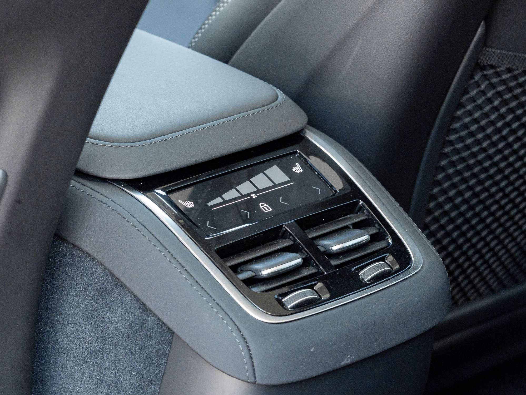 2026 Volvo XC90 B6 AWD Ultra 7-Seater LIKE NEW |CPO RATE fr 2.99%* thumb 25