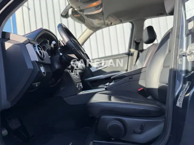 Mercedes-Benz GLK view 13