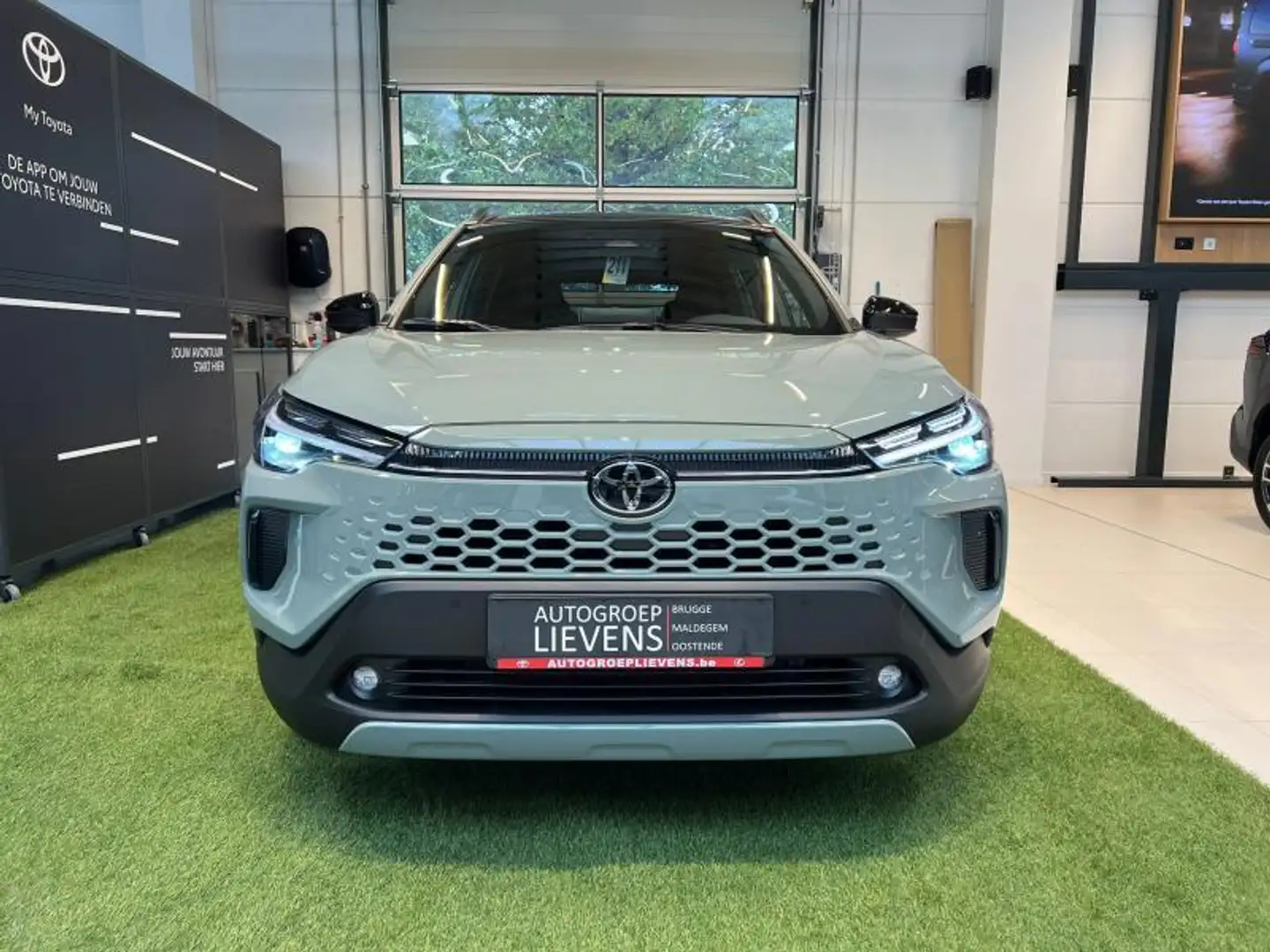 Toyota Corolla Cross 1.8 HYB STYLE + SUN PACK Grün - 2