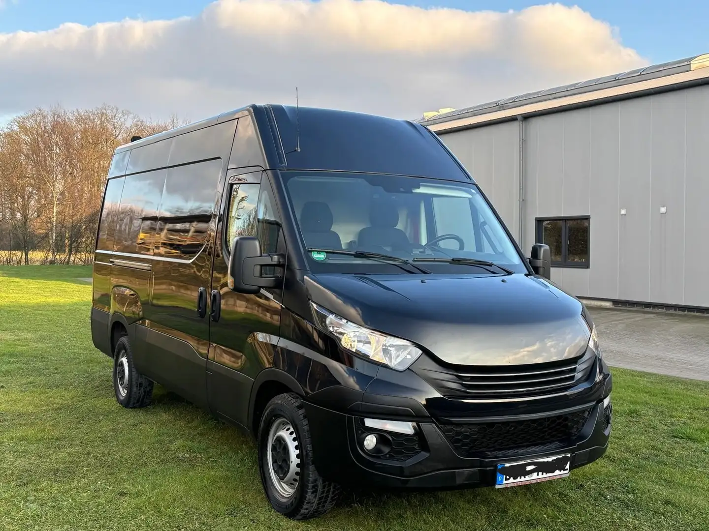 Iveco Daily 35 S 16SA8 V Negro - 1
