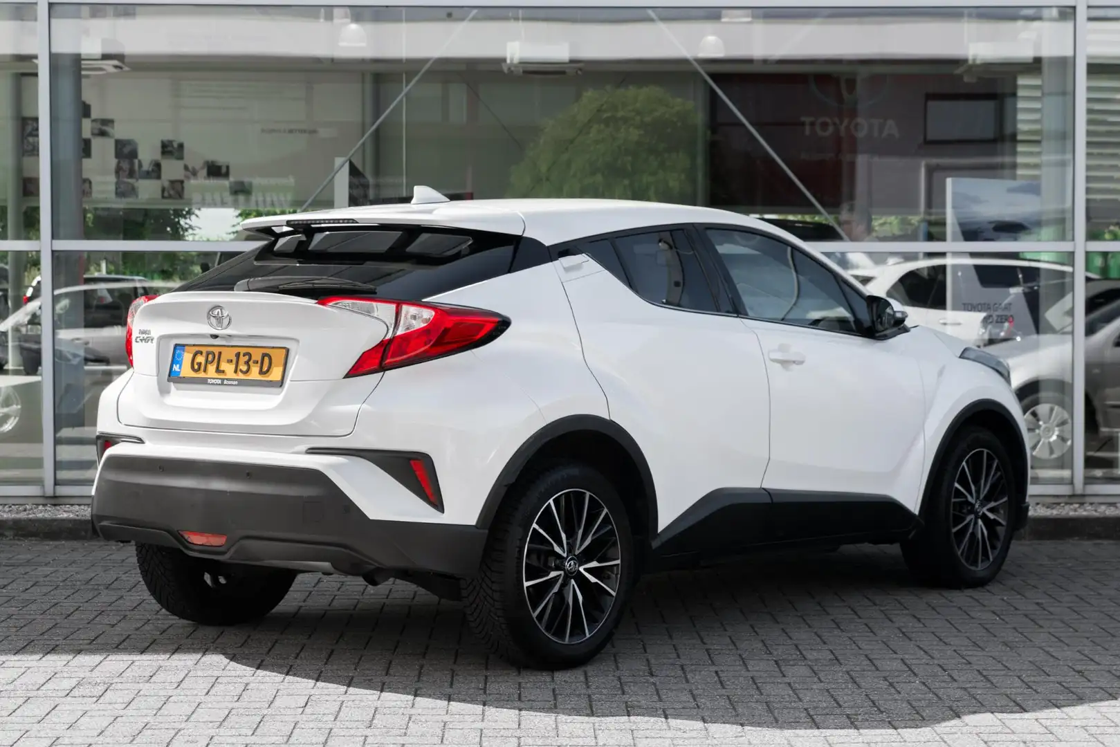 Toyota C-HR 1.2 Executive Wit - 2