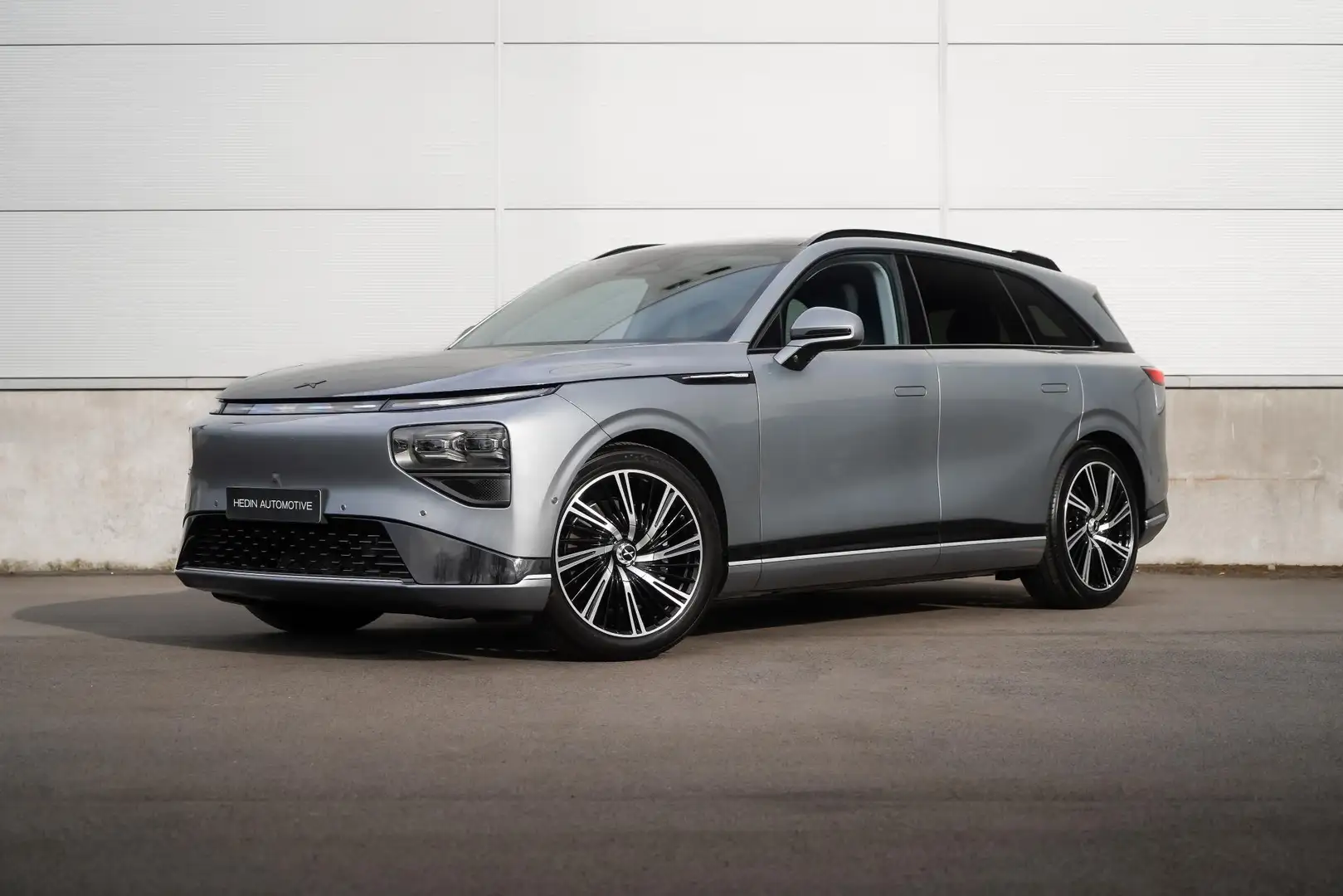 Xpeng G9 AWD Performance Grau - 1