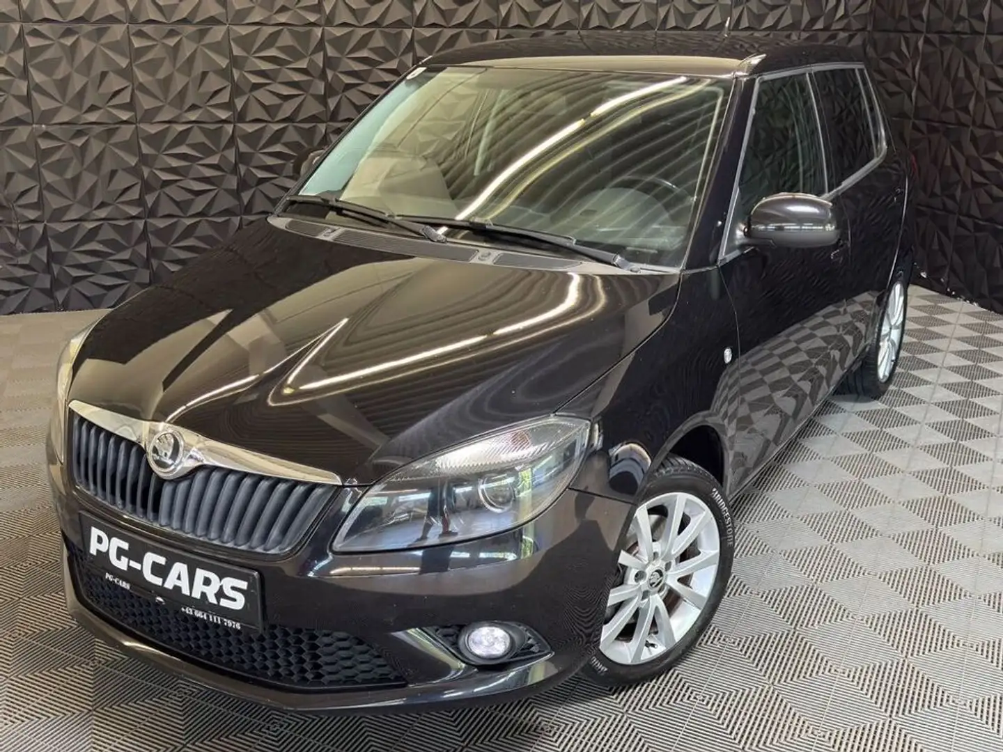 Skoda Fabia 1.2 TSI Ambition+ Noir - 1