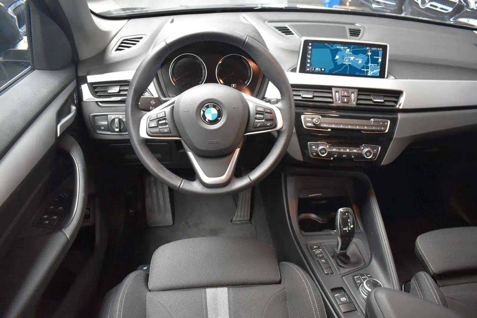 BMW X1 sDrive 18 i Advantage*KAMERA*LED*HIFI*NAVI* Сірий - 2