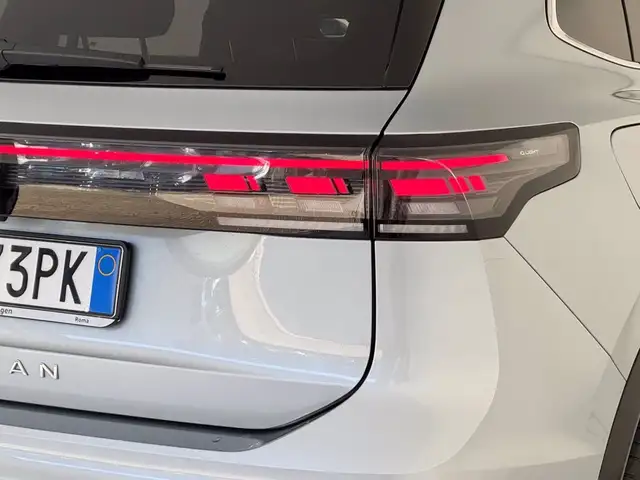 Volkswagen Tiguan view 17