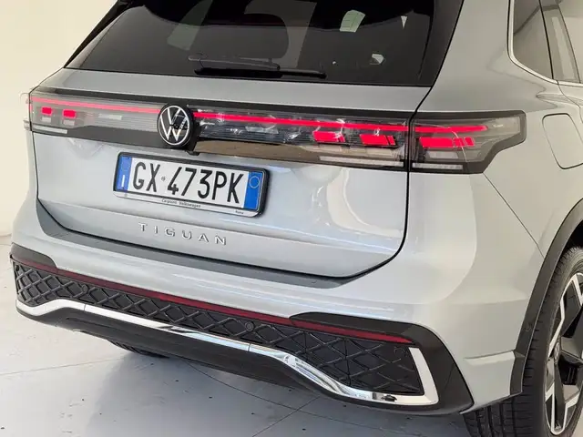 Volkswagen Tiguan view 18