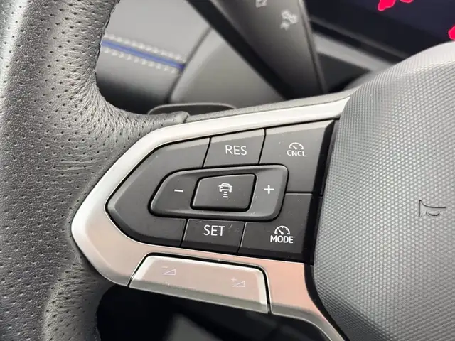 Volkswagen Tiguan view 22