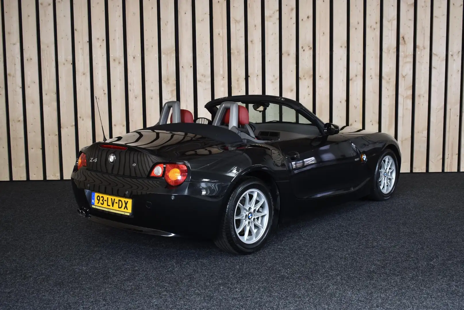 BMW Z4 Roadster 2.5i S 157dkm Hardtop Leer Airco Cruise P Zwart - 2
