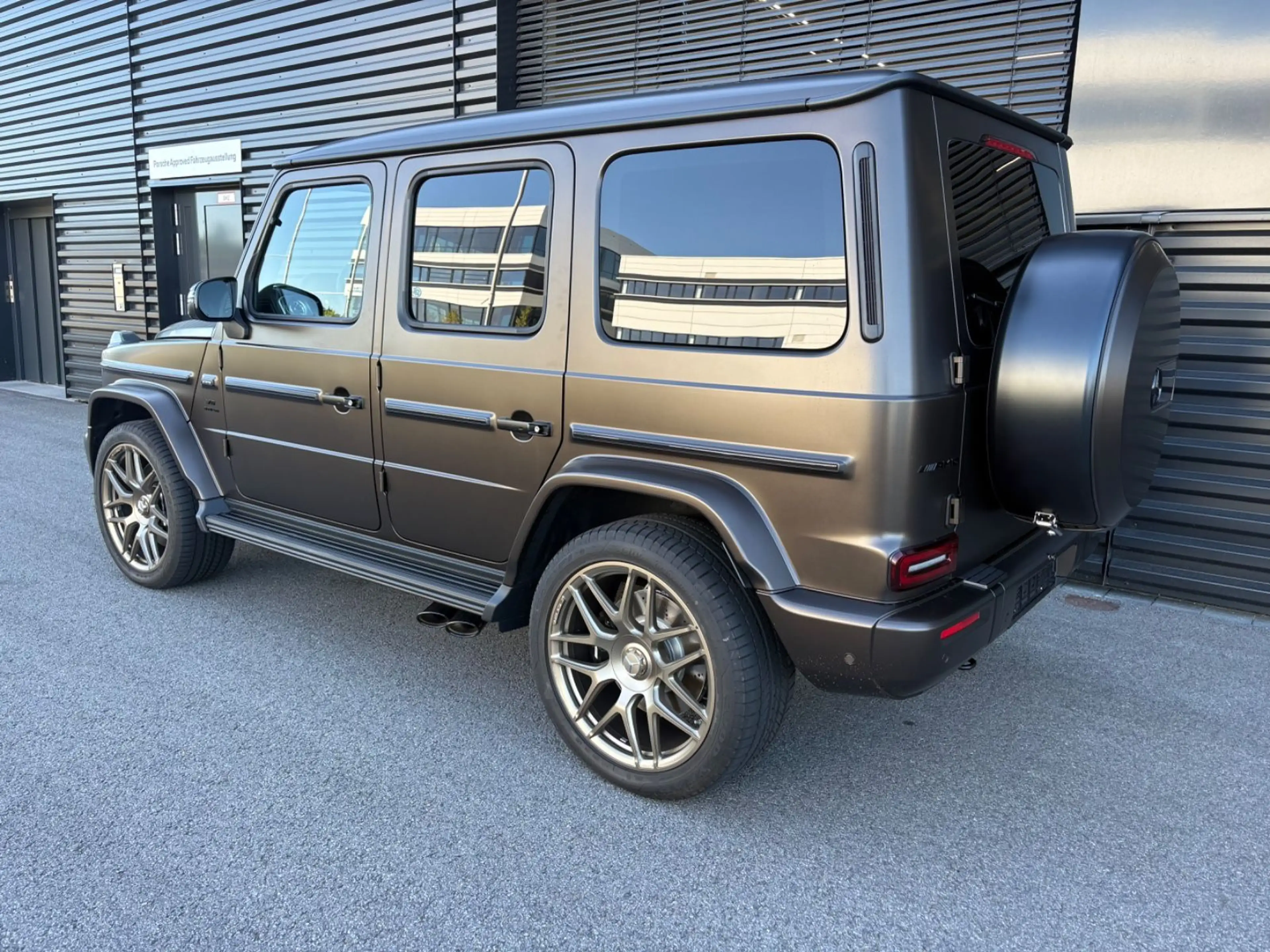 Mercedes-Benz G 63 AMG MEGAVOLL-1.HAND-1700 KM !! FACELIFT — photo 3