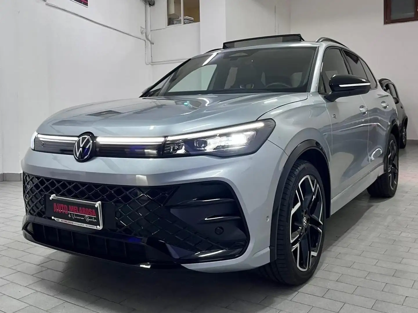 Volkswagen Tiguan Tiguan 2.0 tdi R-Line Grigio - 2