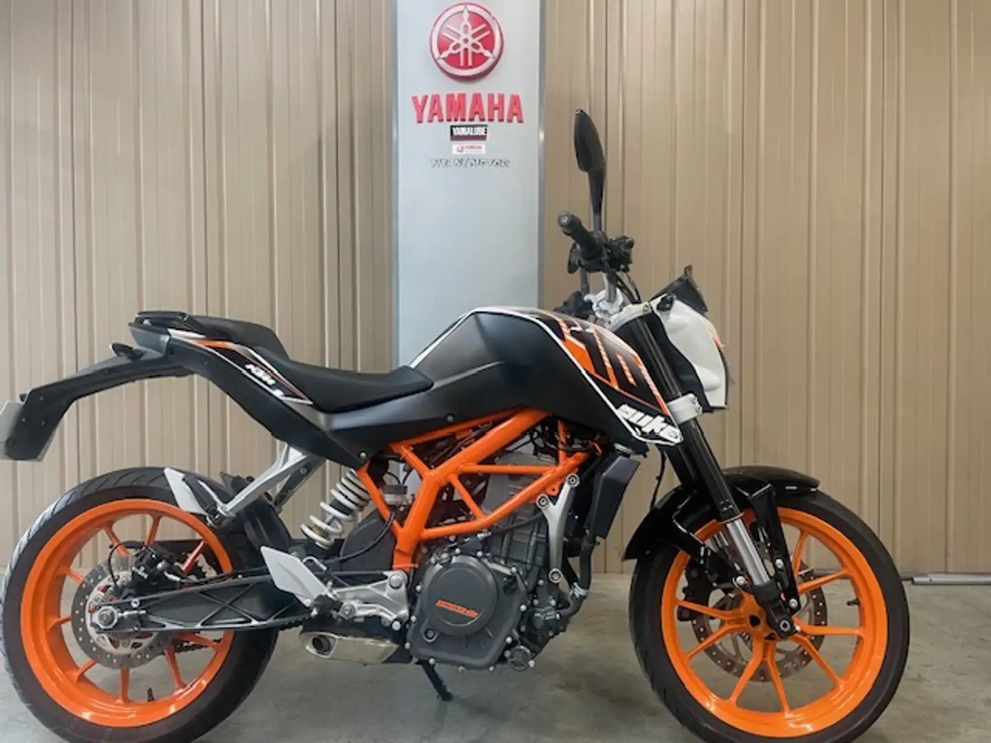 KTM 390 Duke Alb - 2
