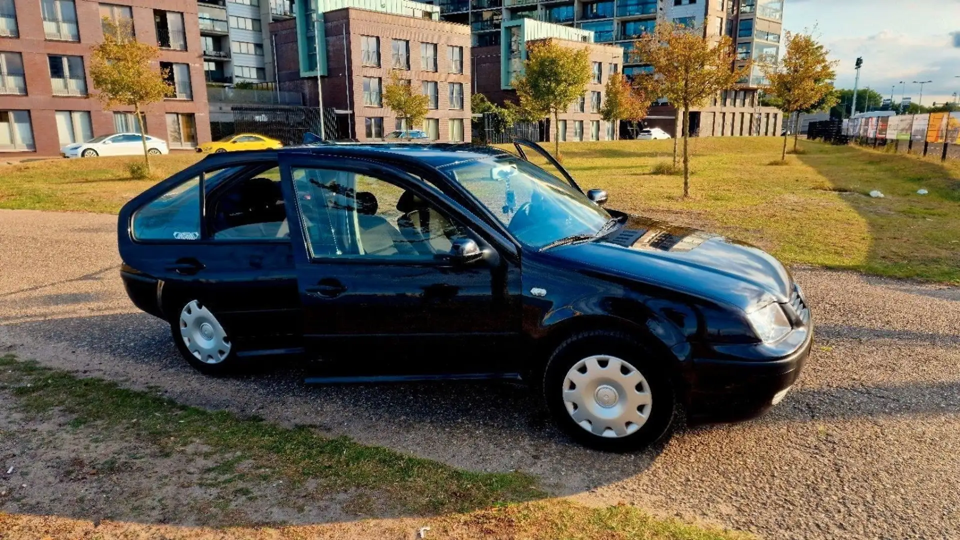 Volkswagen Bora 1.6-16V Zwart - 2