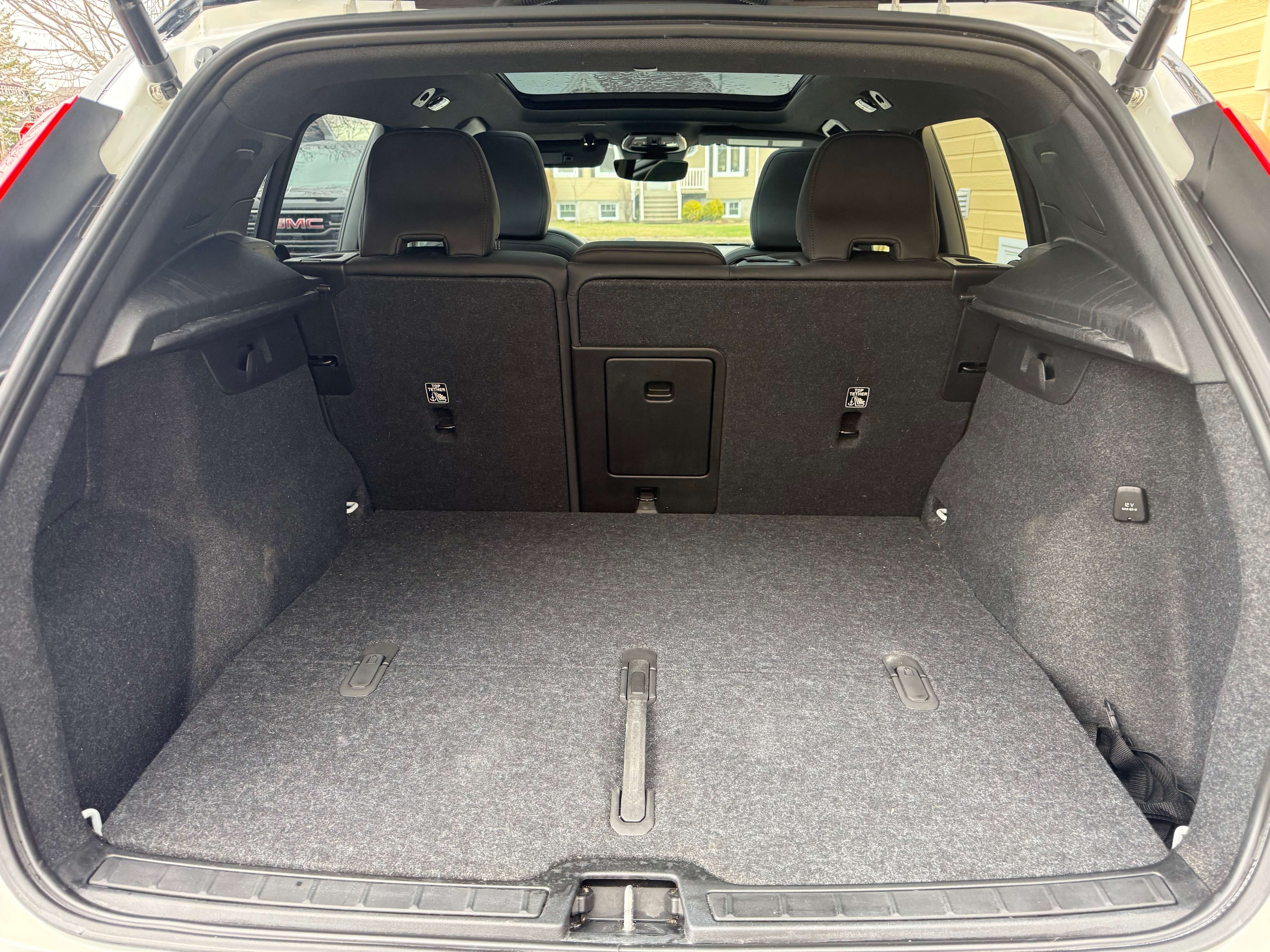 2023 Volvo XC40 Plus alt 5