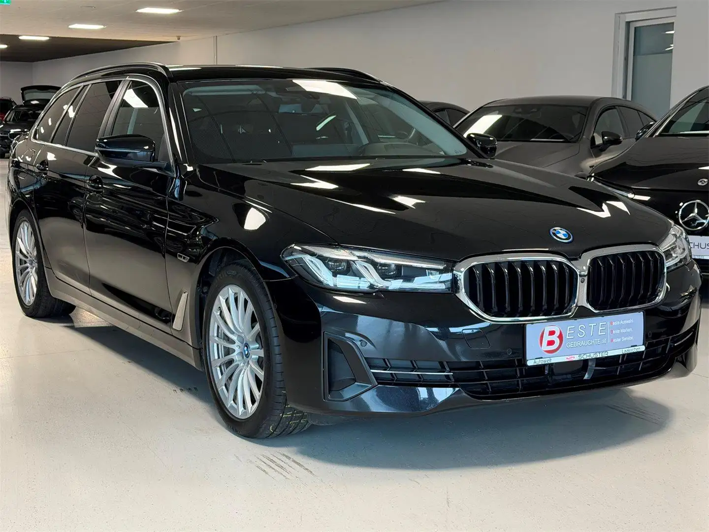 BMW 530 e Touring AT *AHK* Schwarz - 1