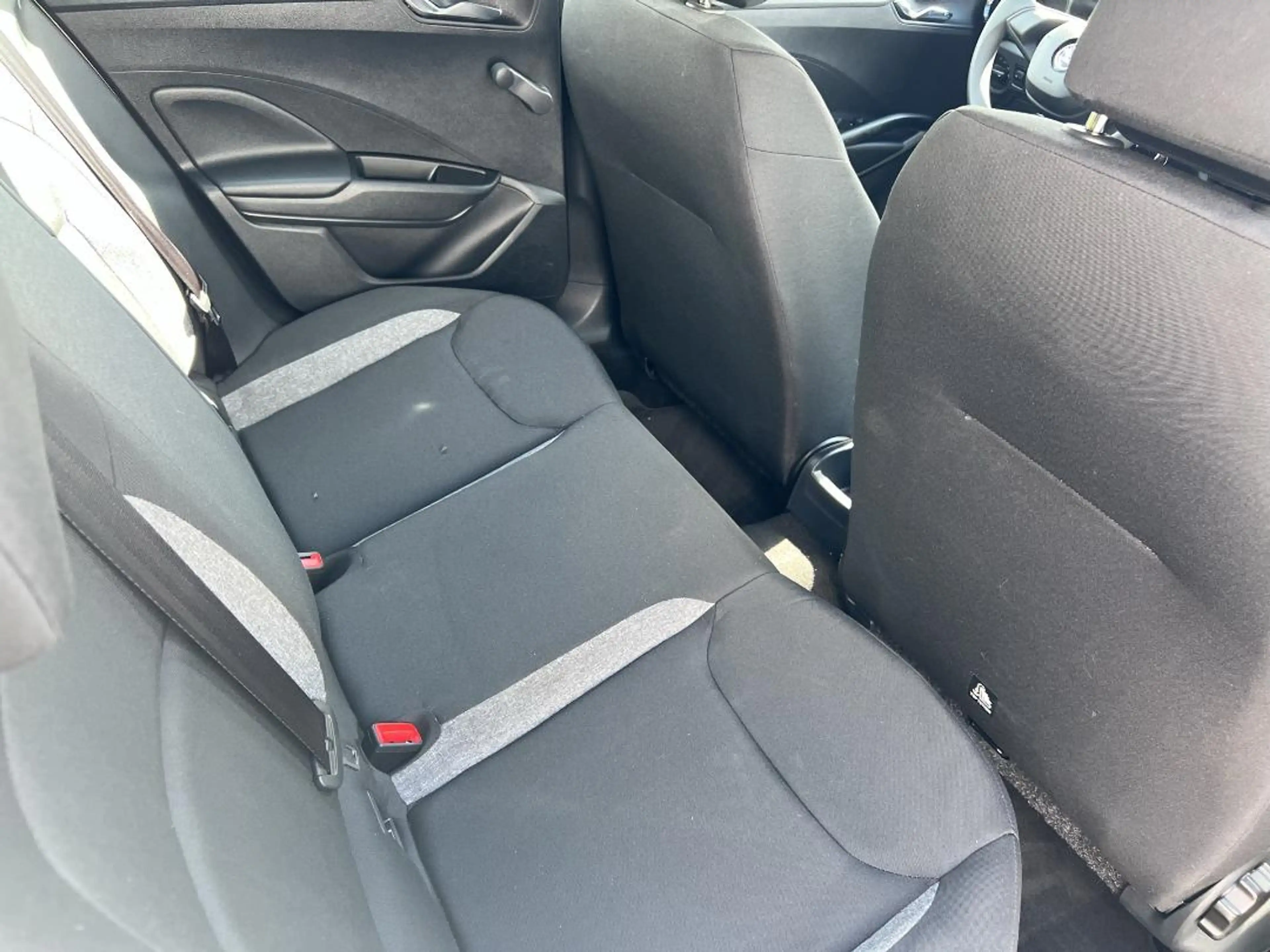 Skoda Fabia Active 1.0 80PS BT+PDC+SITZHEIZUNG+5-GANG — photo 14