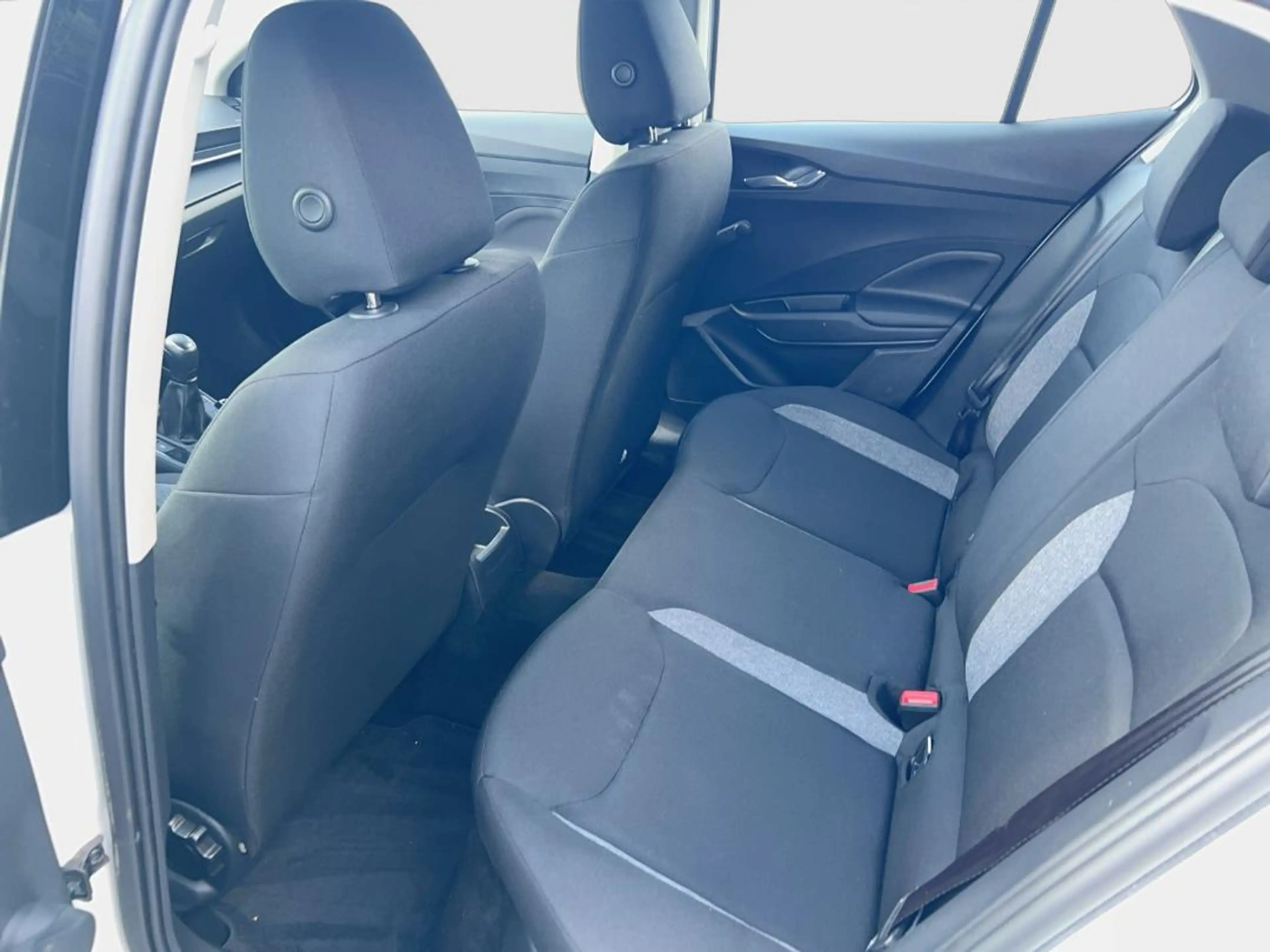 Skoda Fabia Active 1.0 80PS BT+PDC+SITZHEIZUNG+5-GANG — photo 12