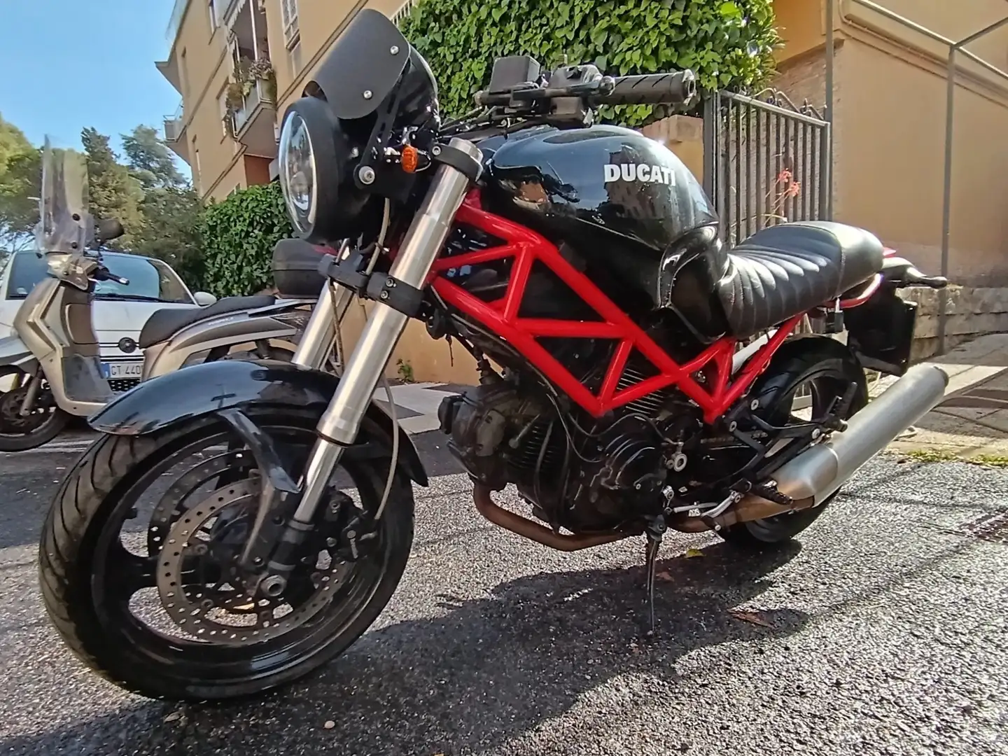 Ducati Monster 695 Nero - 1
