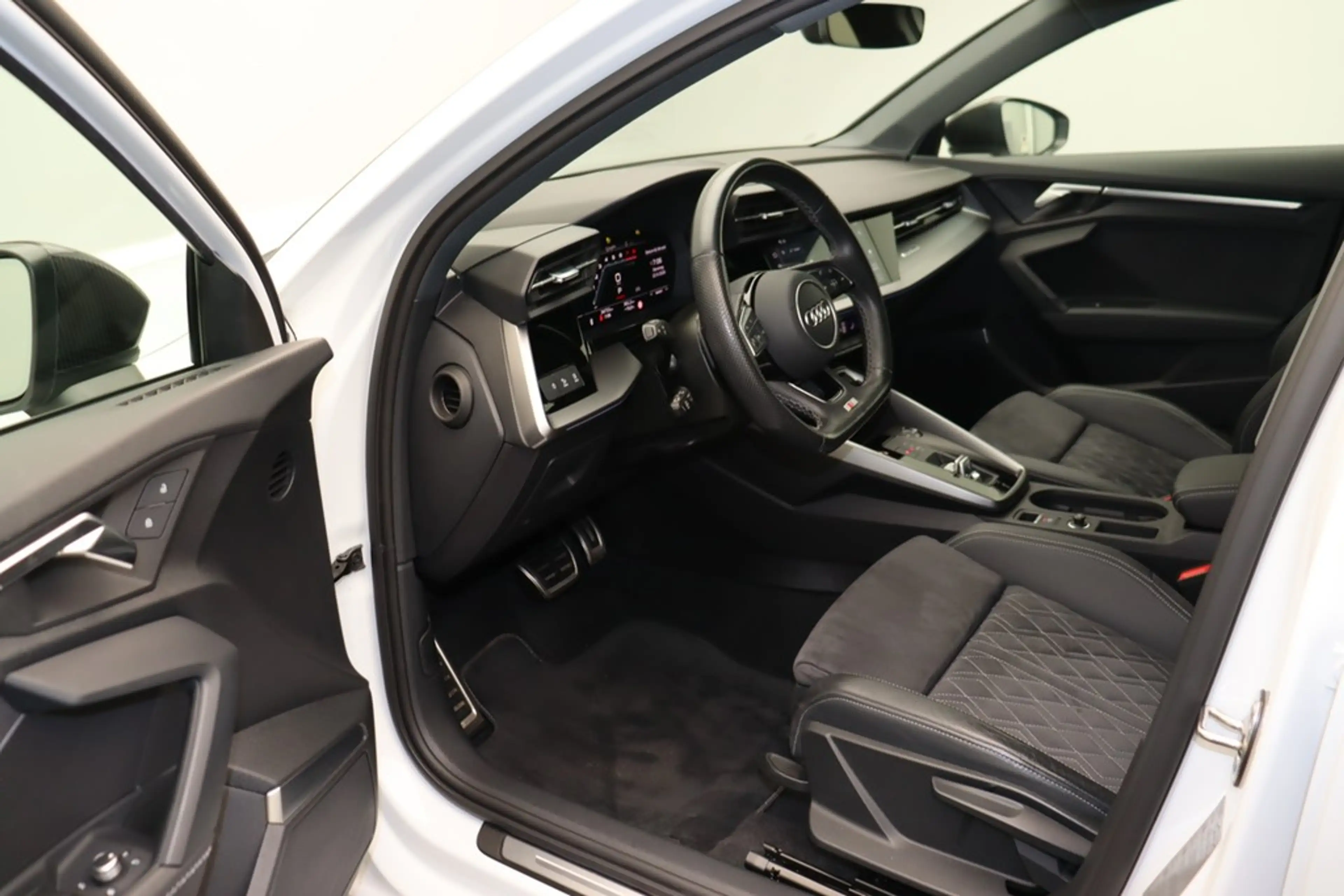 Audi S3 Lim. 2.0 TFSI quattro . LED Navi B&O — photo 8