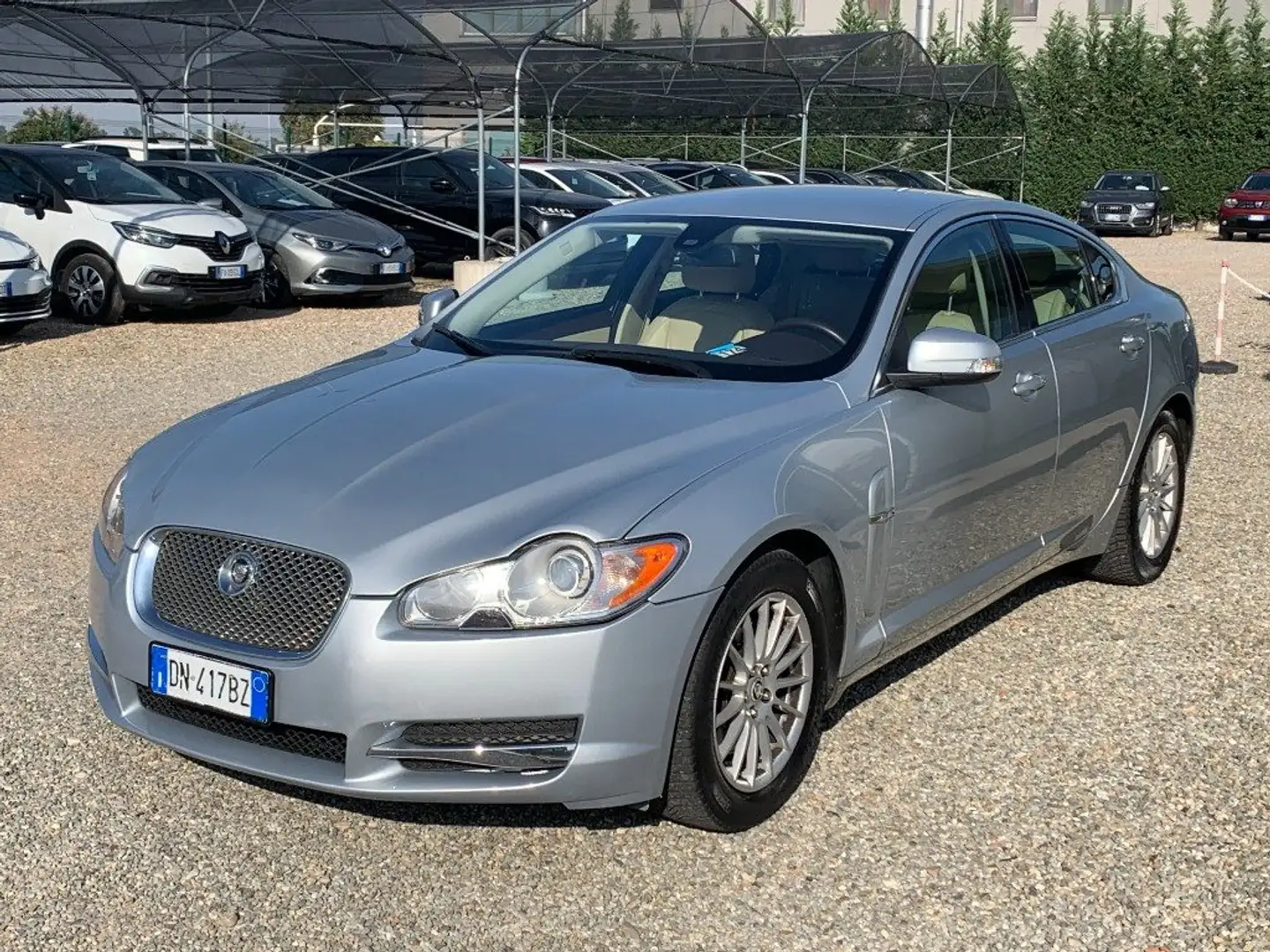 Jaguar XF 3.0 V6 Luxury Silber - 1