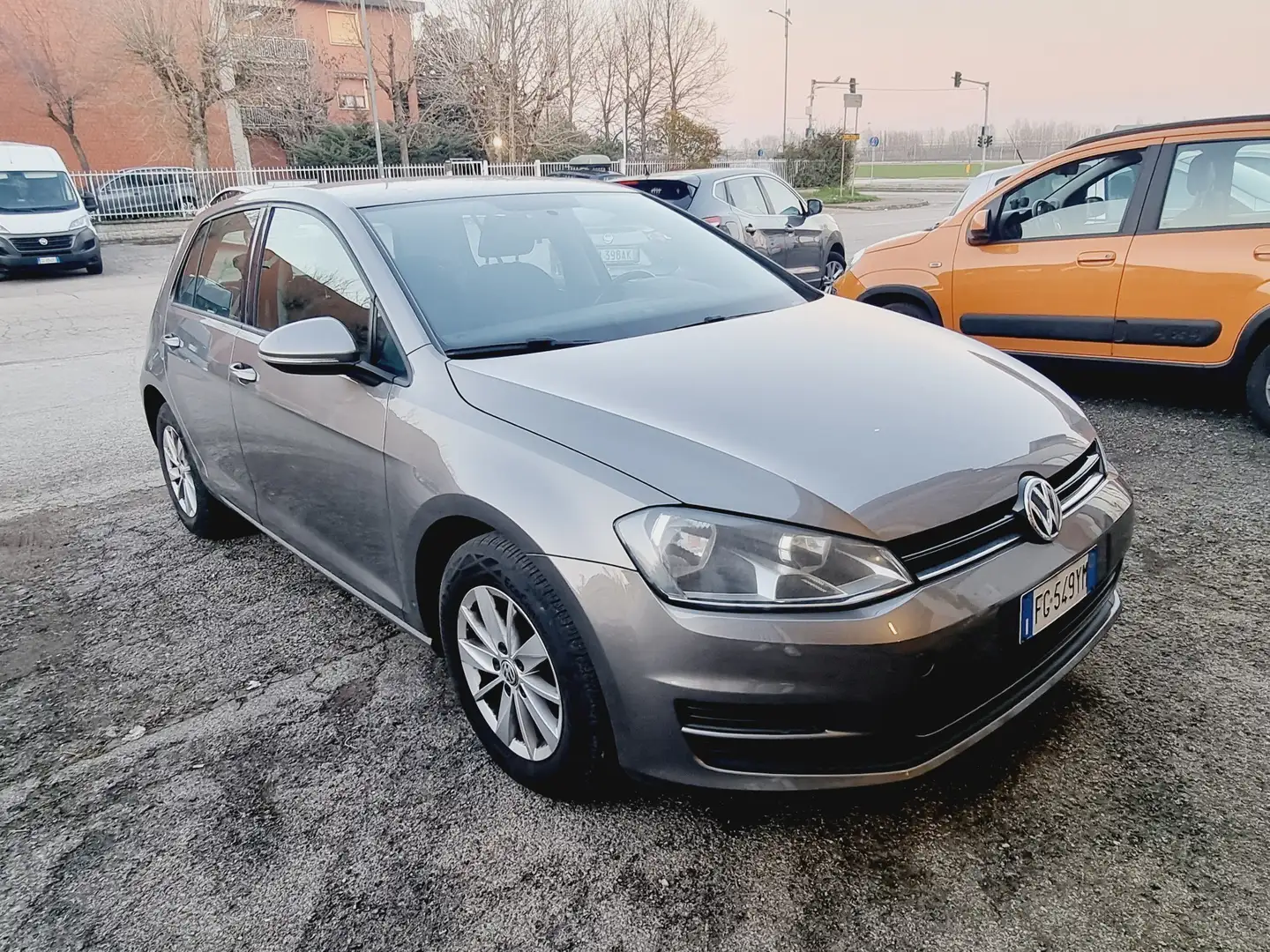 Volkswagen Golf 5p 1.2 tsi Trendline 85cv Neopatentati Gris - 2