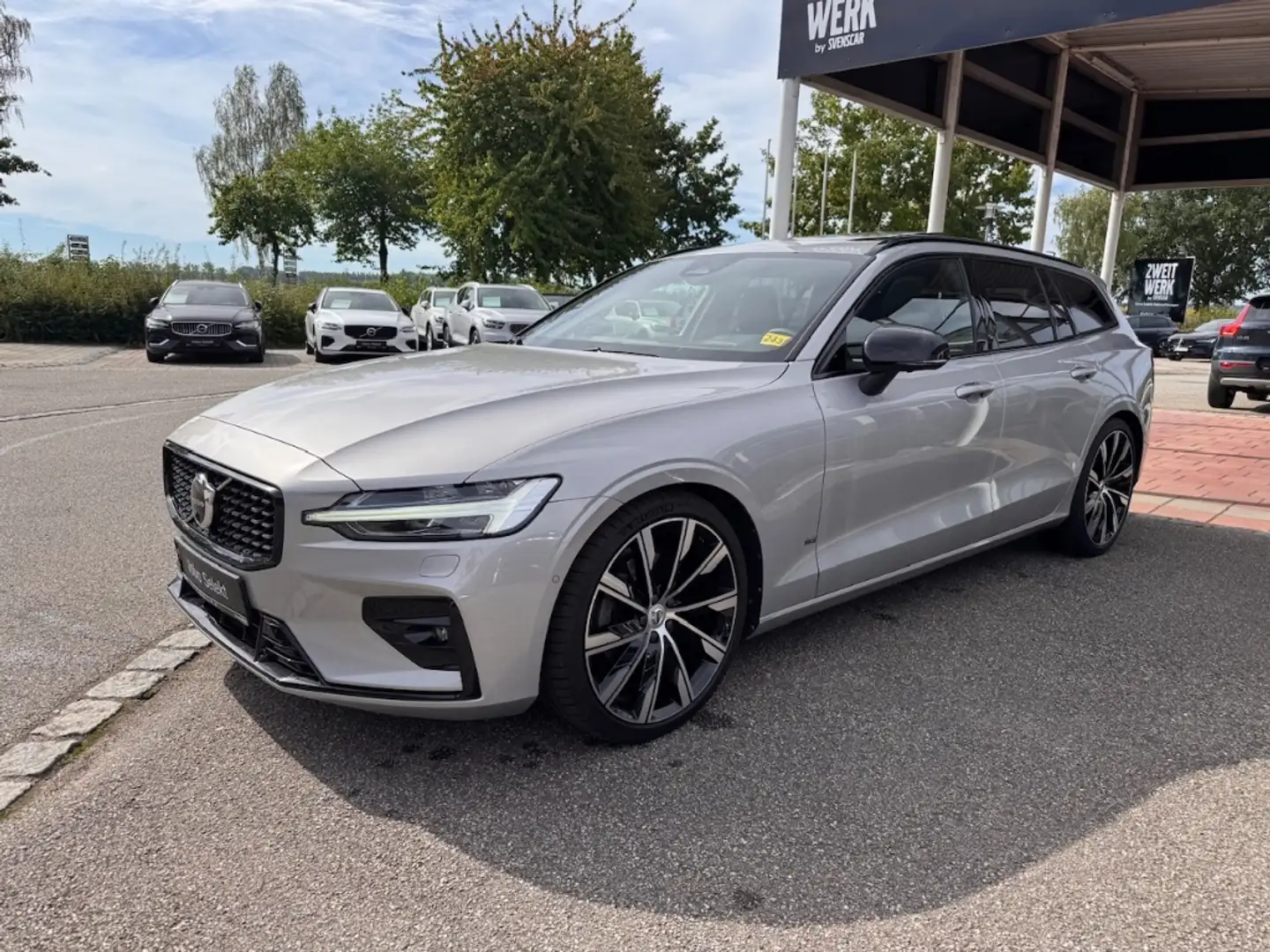 Volvo V60 Ultimate Dark B4 Diesel EU6d HUD StandHZG AHK Memo Silber - 2