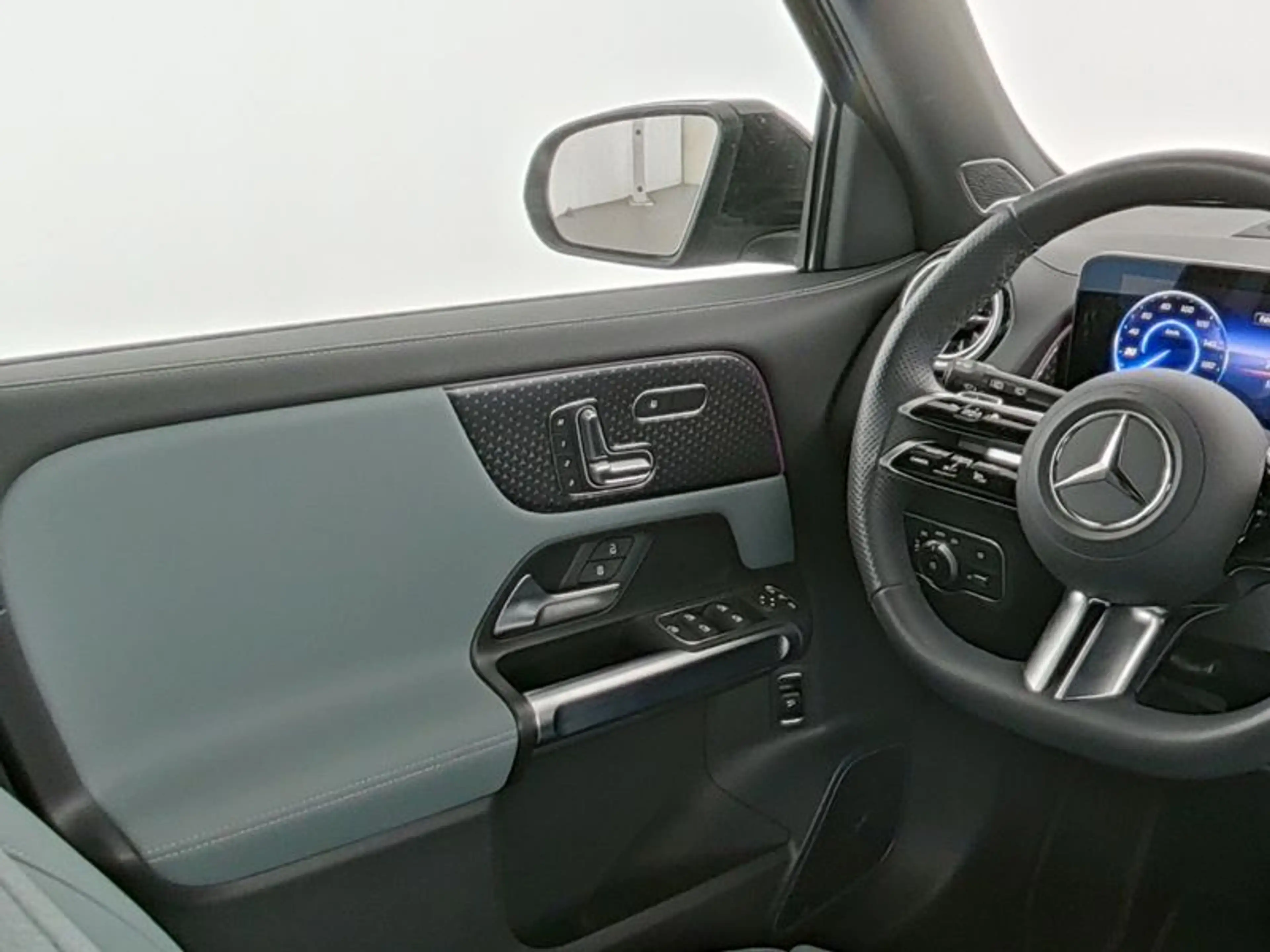 Mercedes-Benz EQB 350 4M AMG 360 AUT HUD Kam. KeyLess KlimaA — photo 8