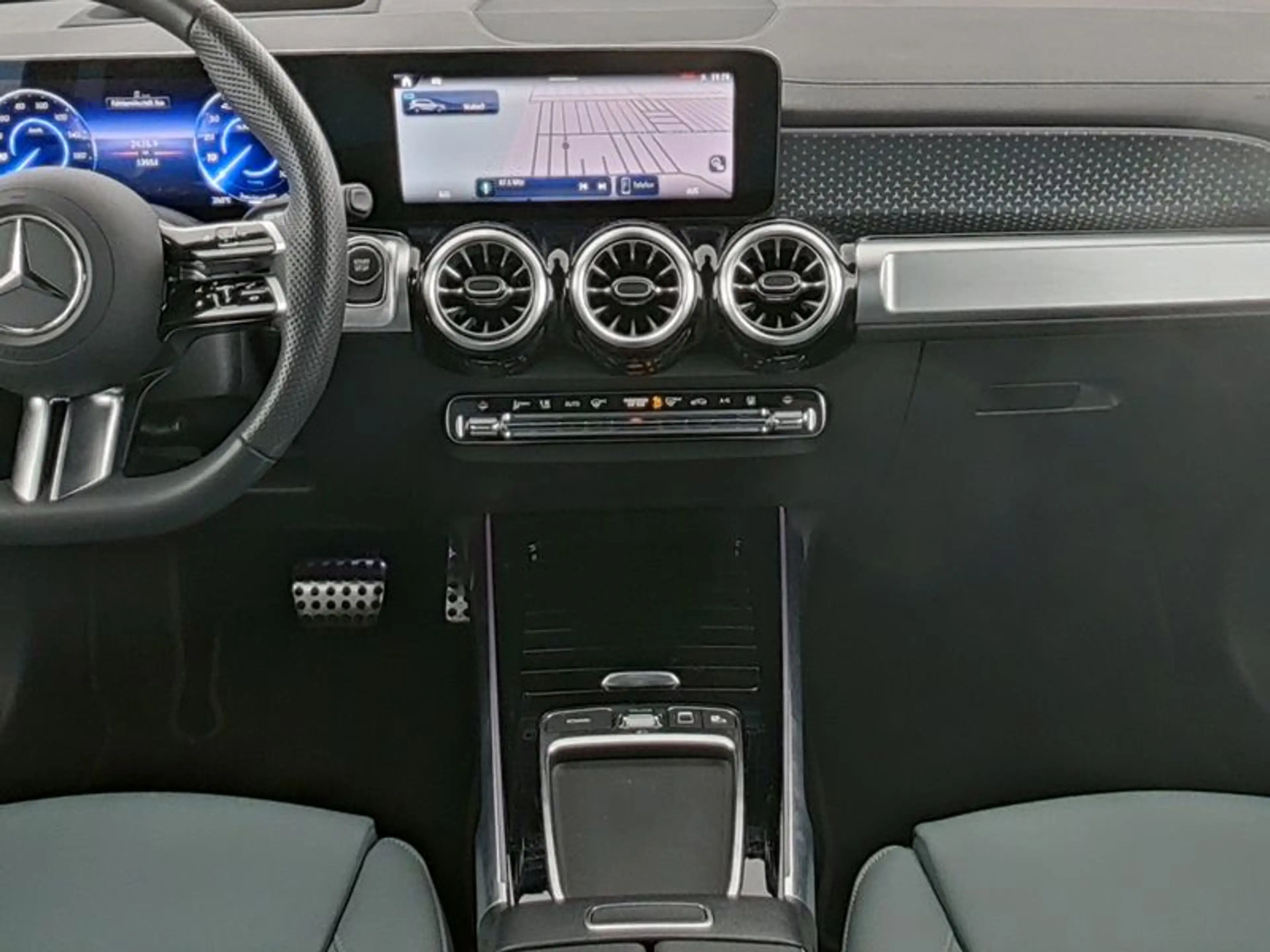 Mercedes-Benz EQB 350 4M AMG 360 AUT HUD Kam. KeyLess KlimaA — photo 6