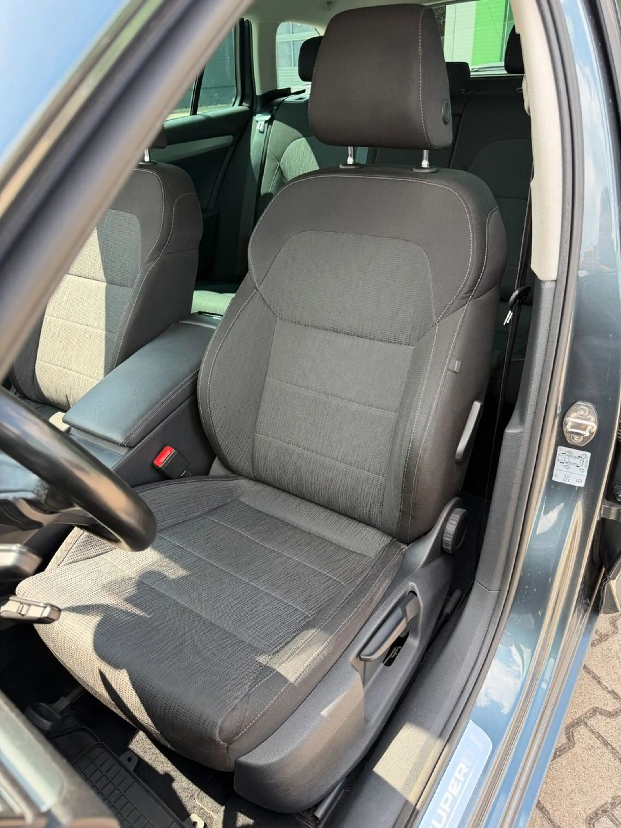 Skoda Superb Combi Ambition Auto*ACC*AHK*Klima*Xenon — photo 12