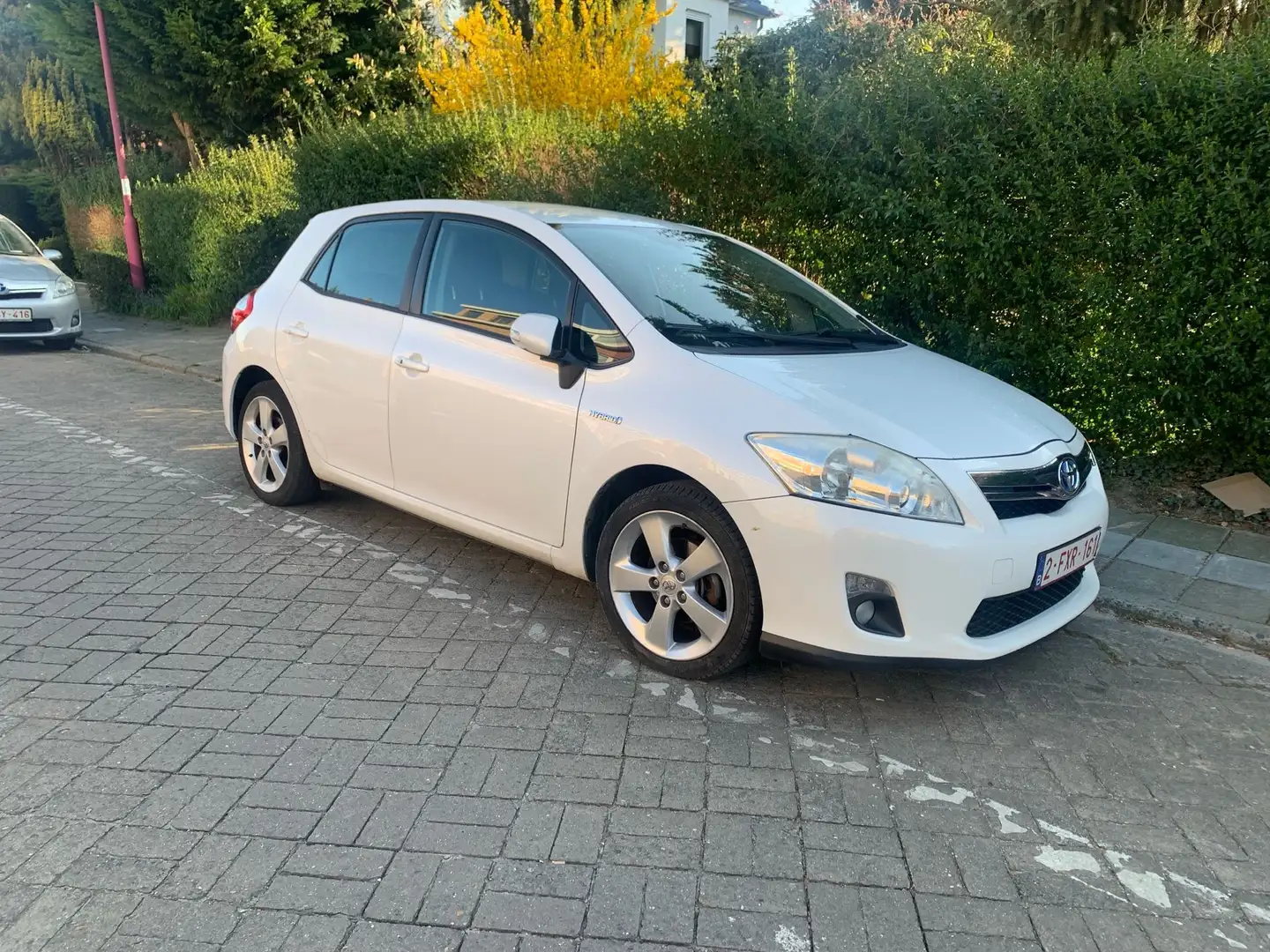 Toyota Auris hybride 1.8 - 1
