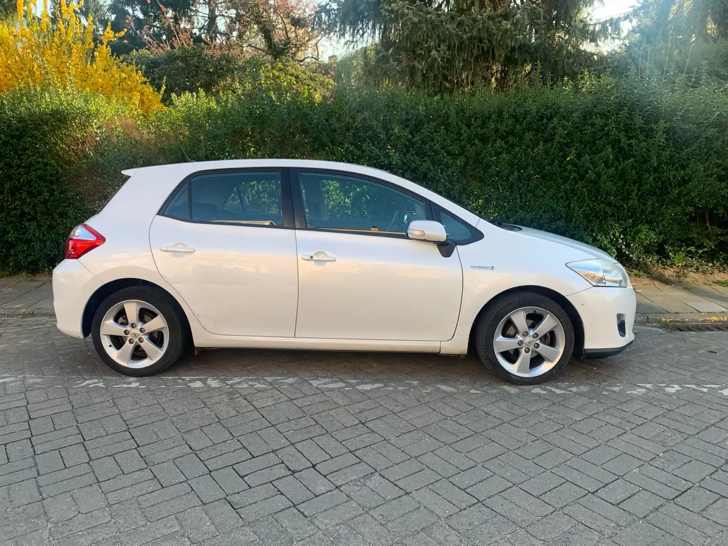 Toyota Auris hybride 1.8 - 2