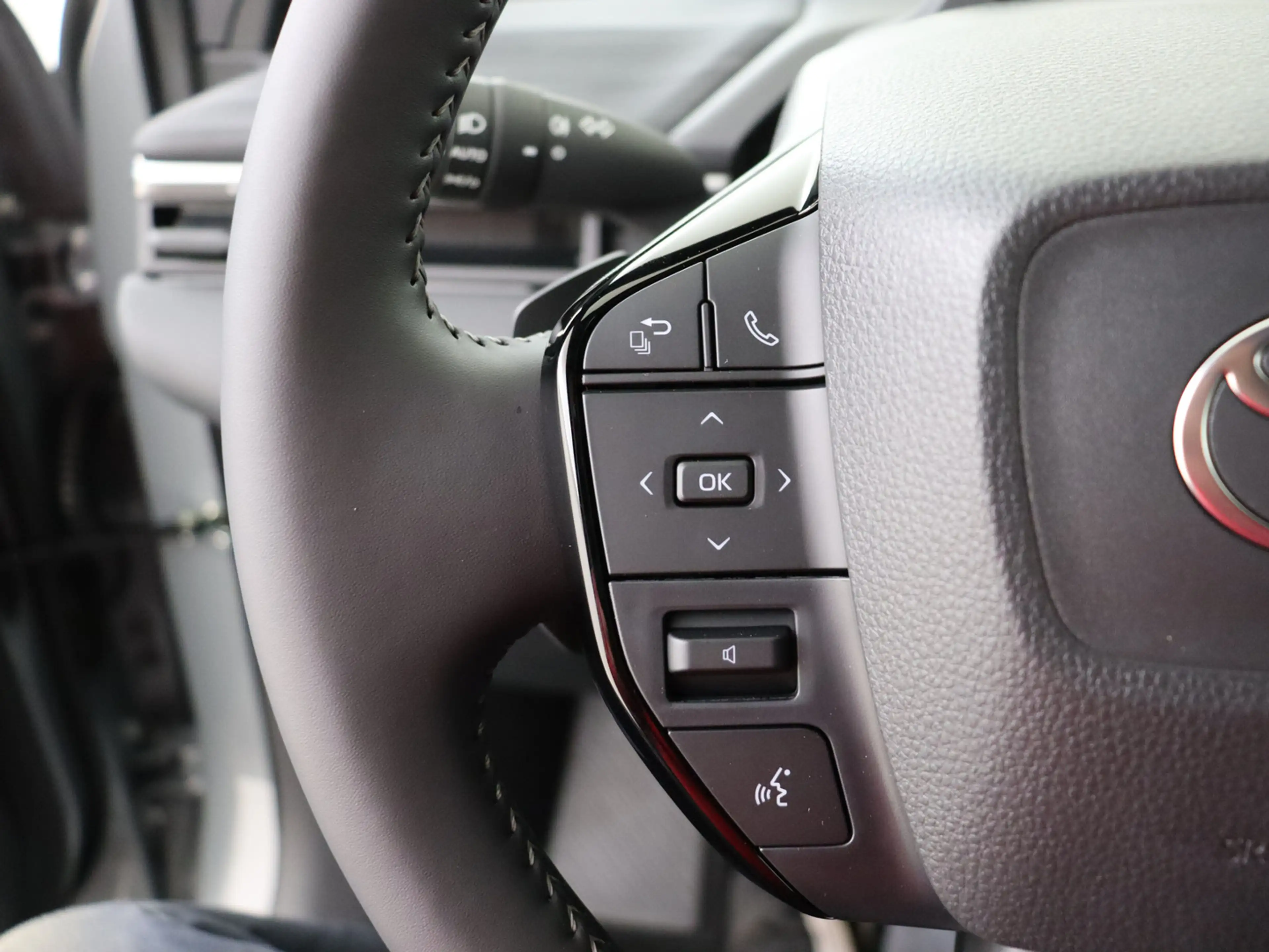 Toyota C-HR+ Demo First Edition 77 kWh — photo 11