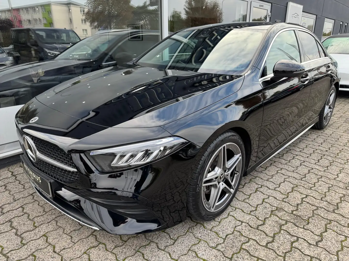 Mercedes-Benz A 180 Limousine AMG*LED*NAVI*KAMERA*SHZ* Noir - 2