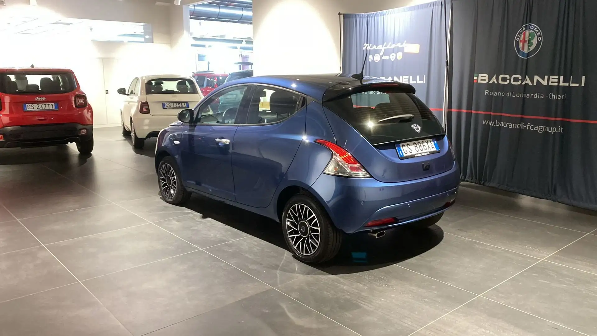 Lancia Ypsilon Ypsilon 1.0 FireFly 5 porte S&S Hybrid Platino Bleu - 2