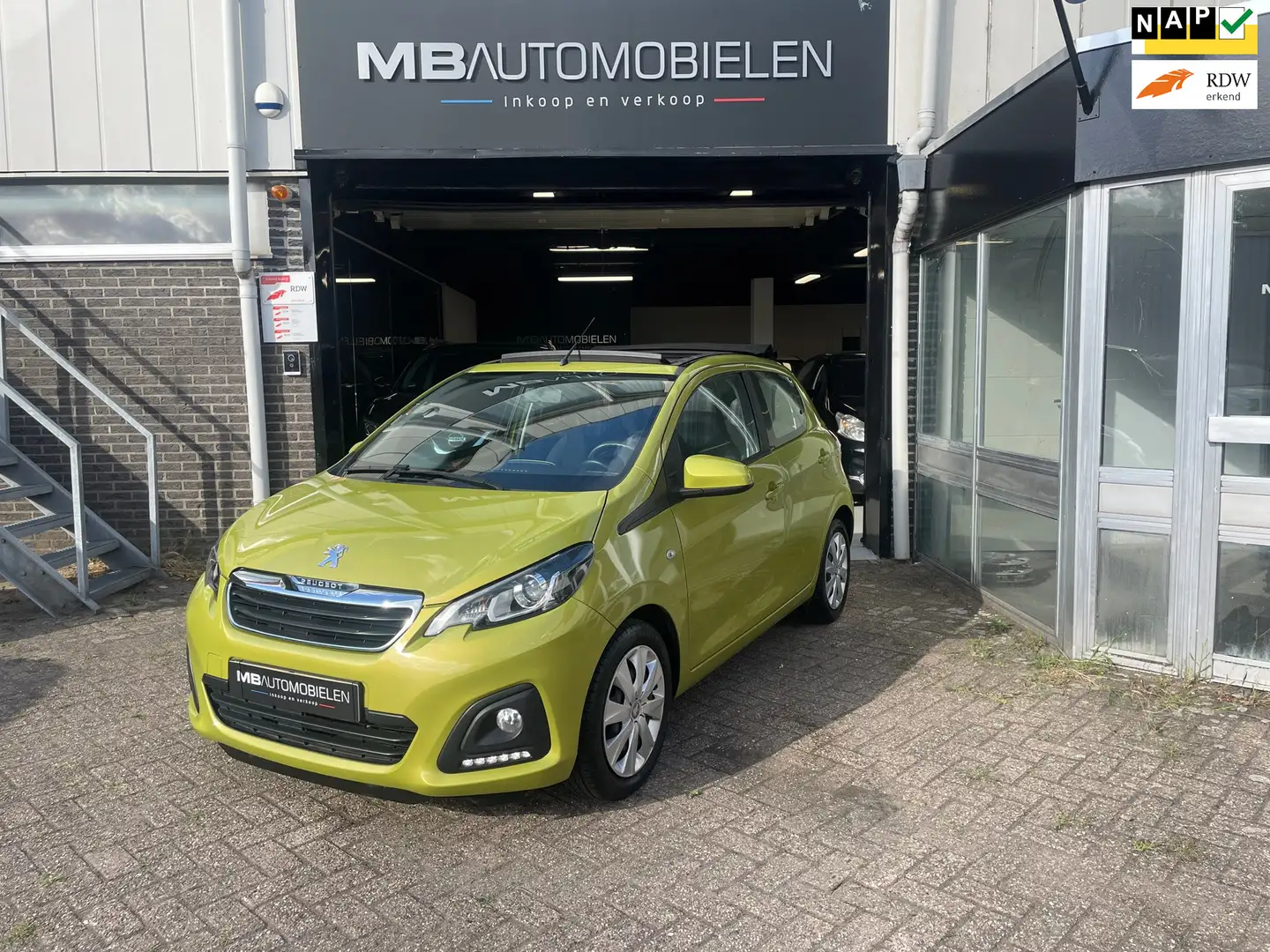 Peugeot 108 1.0 e-VTi Active TOP!Cabrio/Nap/airco/Nap/5 Deurs! Grün - 1