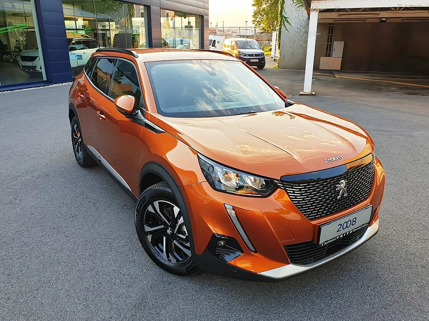 Peugeot 2008 BlueHDi 130 S&S Allure EAT8 Orange - 1