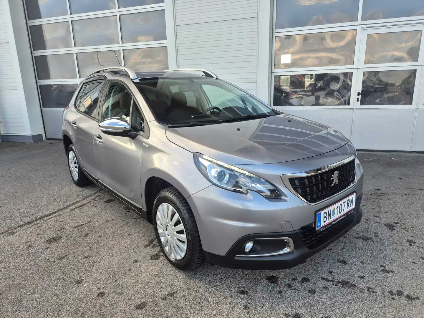 Peugeot 2008 Style Grau - 2