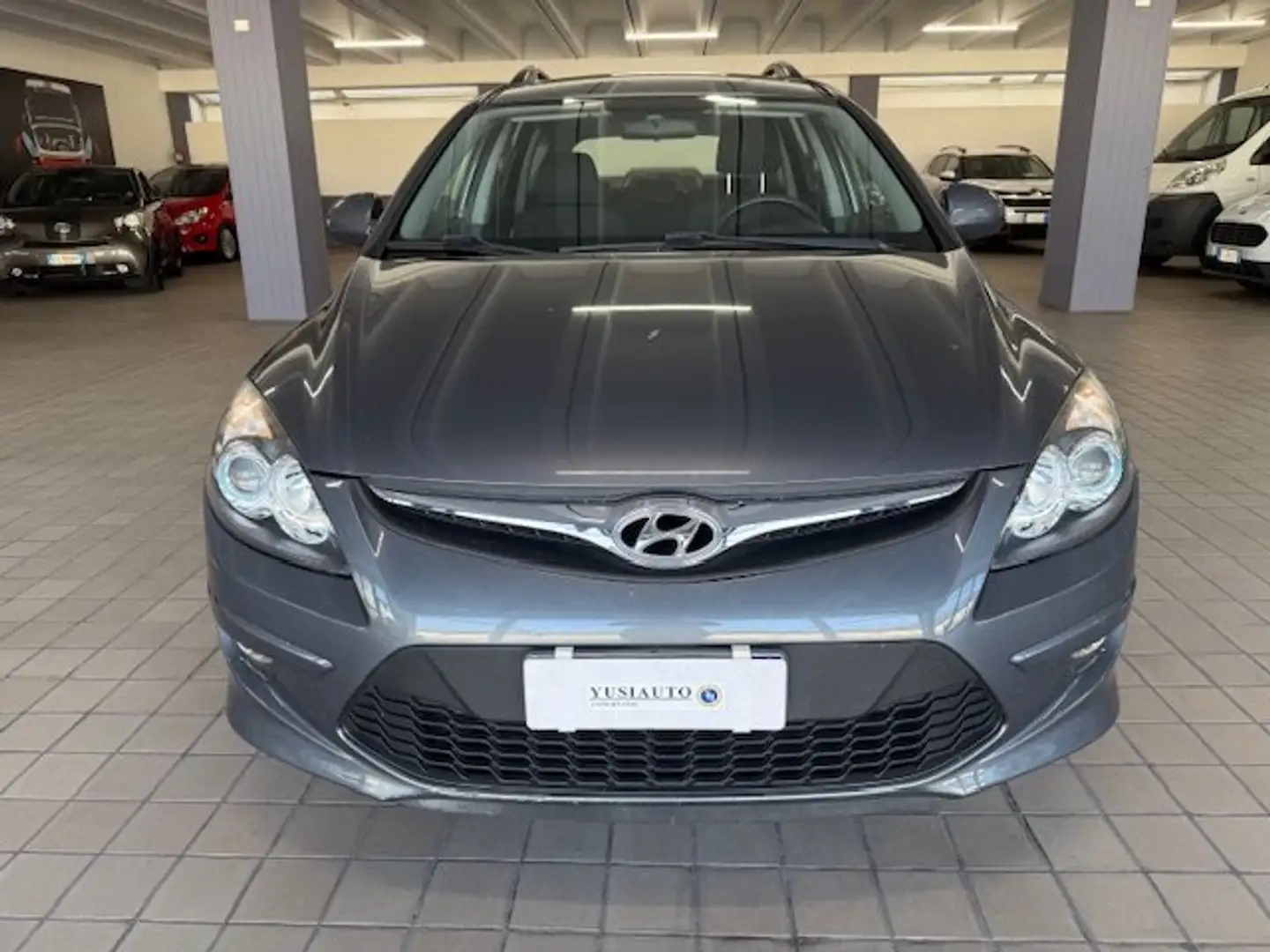 Hyundai i30 i30 CW 1.6 crdi Comfort Grijs - 2